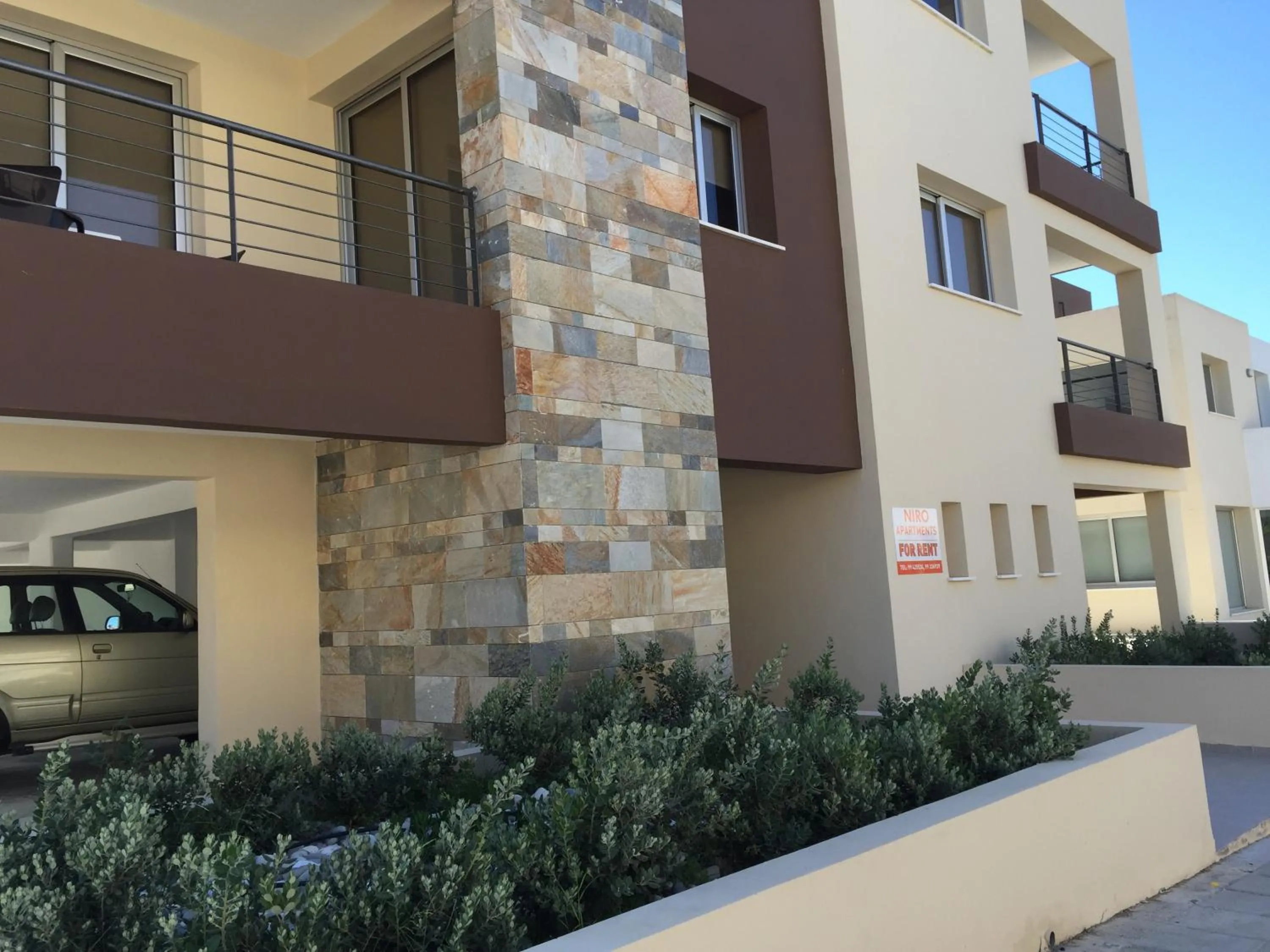 Facade/entrance in Niro Apartments