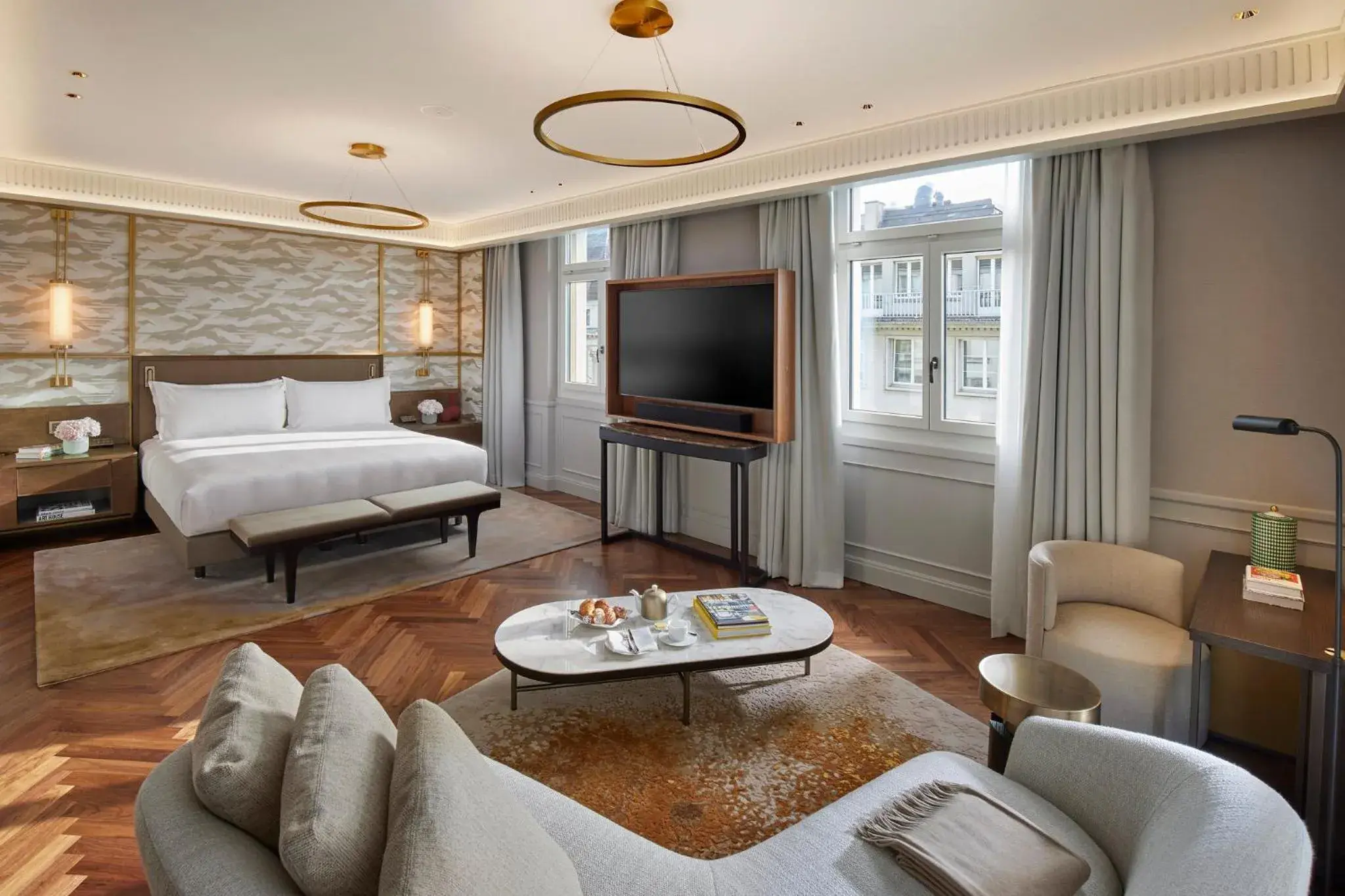 Property building, Bed in Mandarin Oriental Savoy, Zurich Property building, Bed in Mandarin Oriental Savoy, Zurich