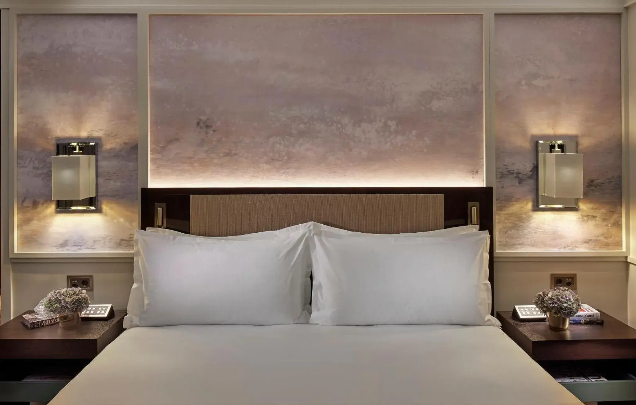 Property building, Bed in Mandarin Oriental Savoy, Zurich Property building, Bed in Mandarin Oriental Savoy, Zurich