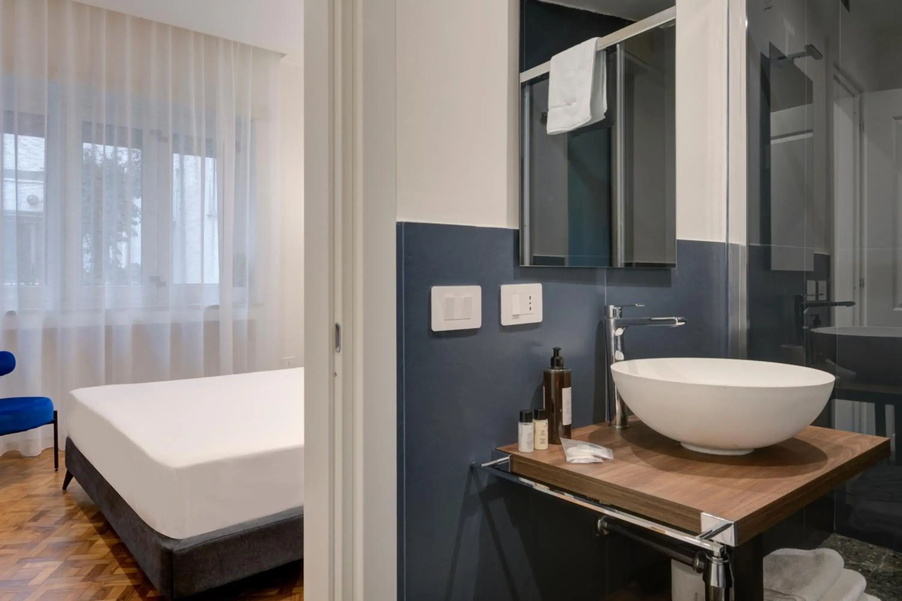 Deluxe King Room in Well Suites - Piazza dei Martiri Deluxe King Room in Well Suites - Piazza dei Martiri