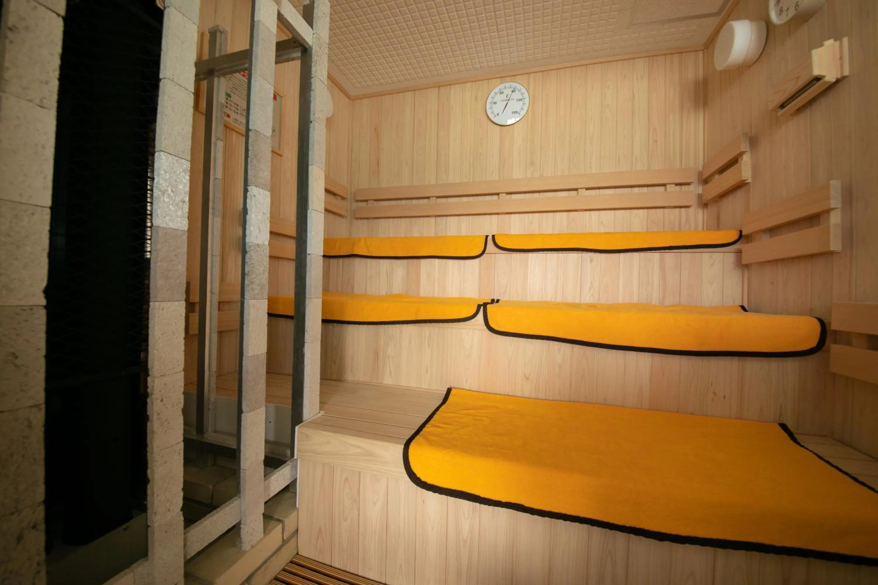 Bed in caffel Hina-no-sato