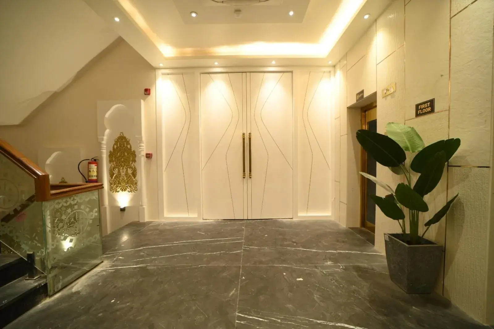 Facade/entrance in Hotel Gold In Leaf Facade/entrance in Hotel Gold In Leaf