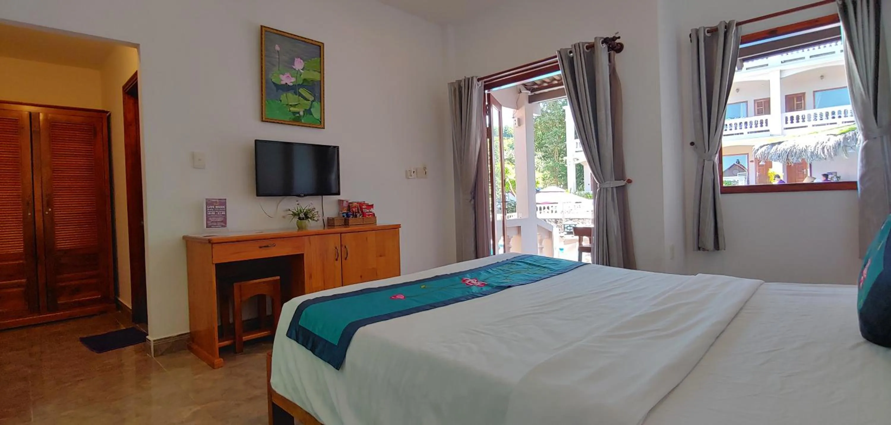 Photo of the whole room, Bed in Hong Bin Bungalow