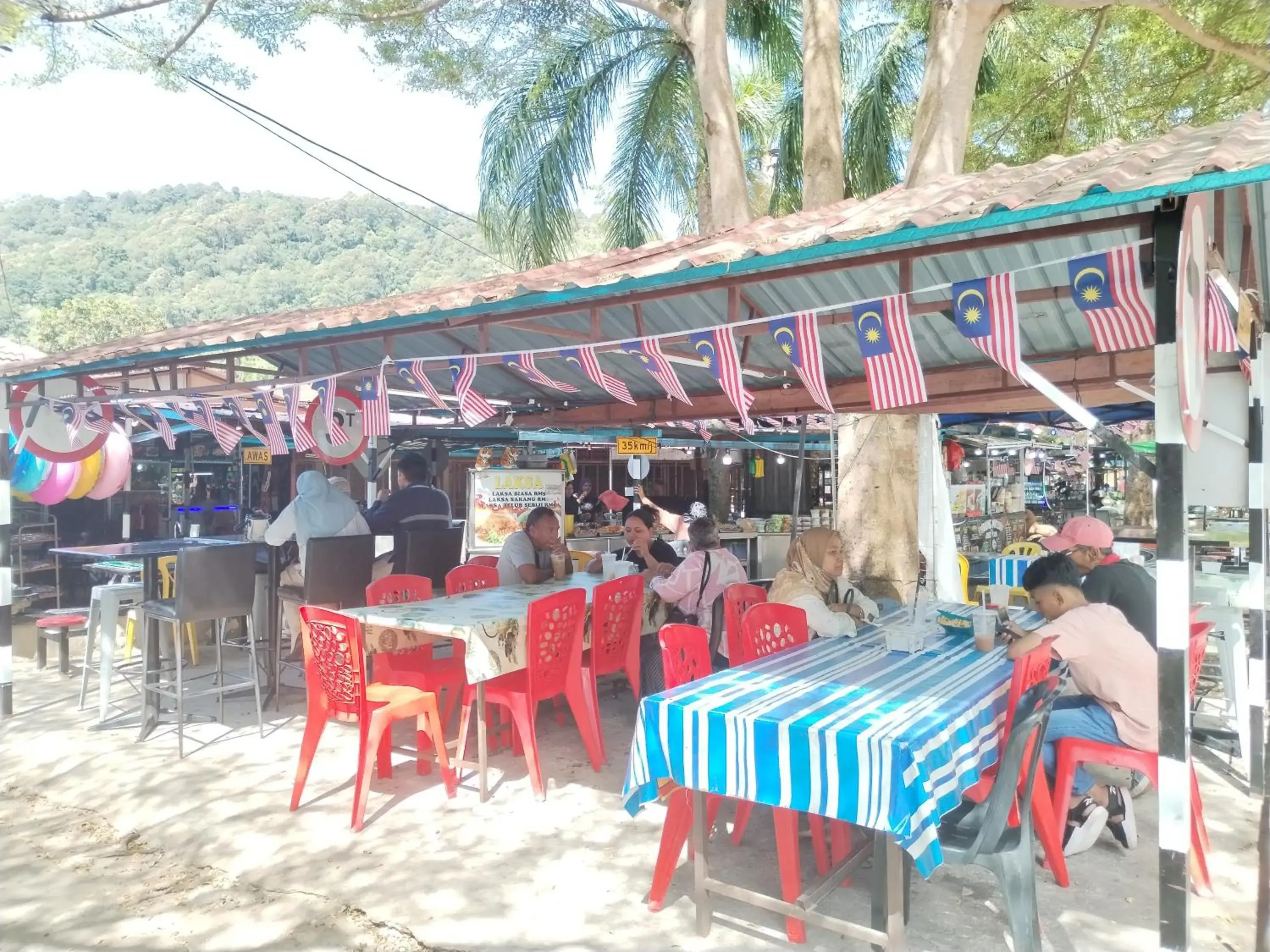 Food and drinks in Teluk Batik Holiday Apartment Food and drinks in Teluk Batik Holiday Apartment