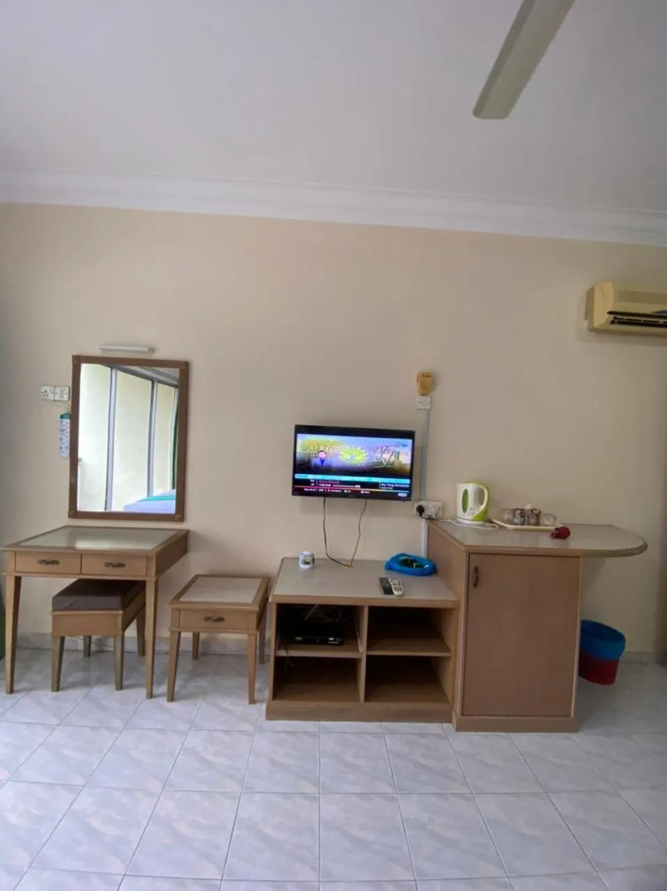 Coffee/tea facilities in Teluk Batik Holiday Apartment