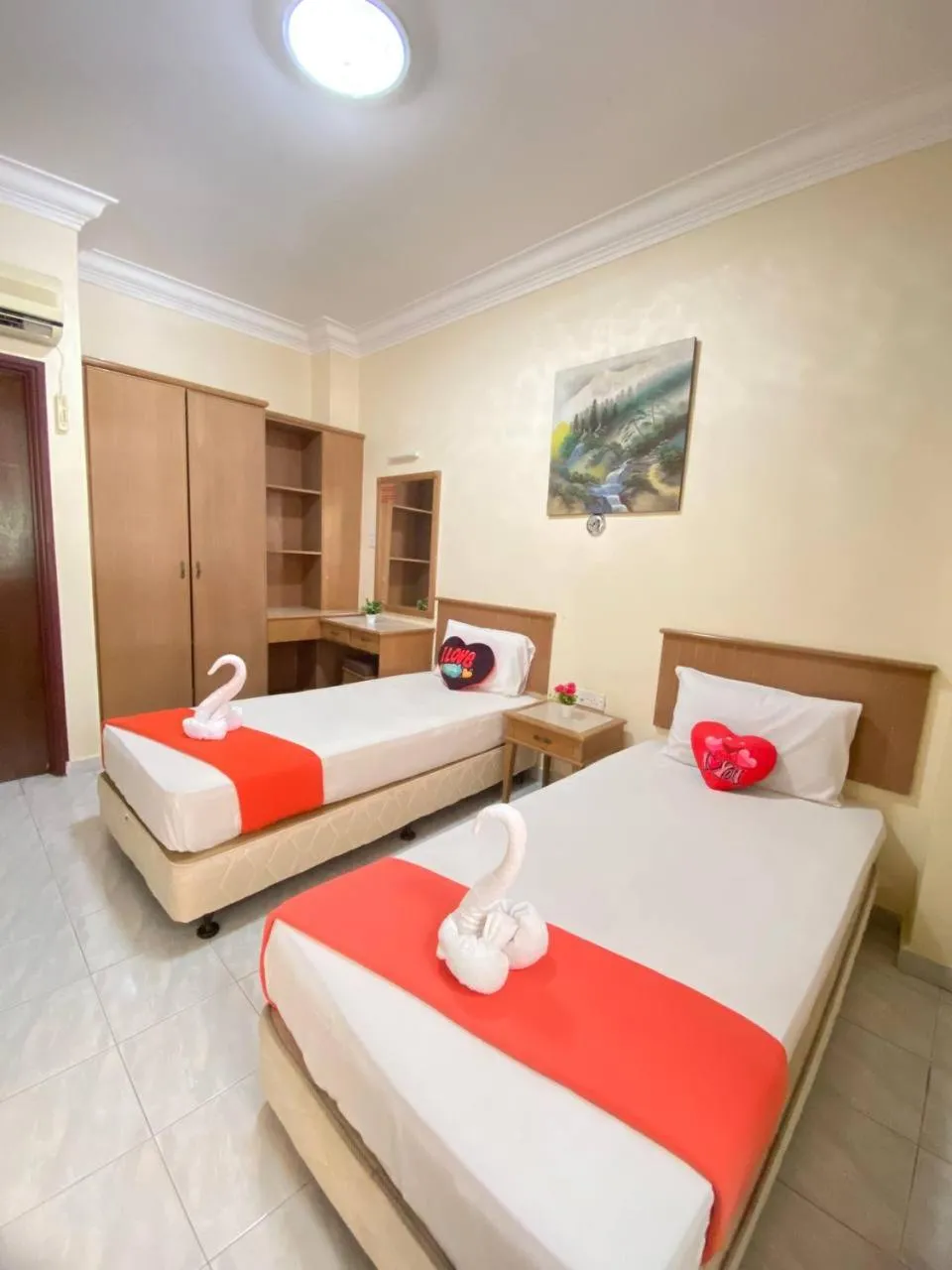 Bedroom, Bed in Teluk Batik Holiday Apartment