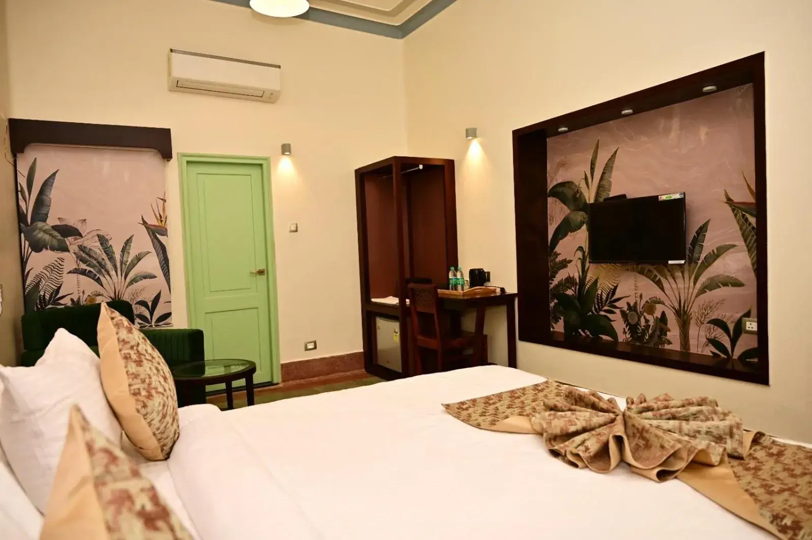 Bed in The Jais Boutique Stay Bed in The Jais Boutique Stay