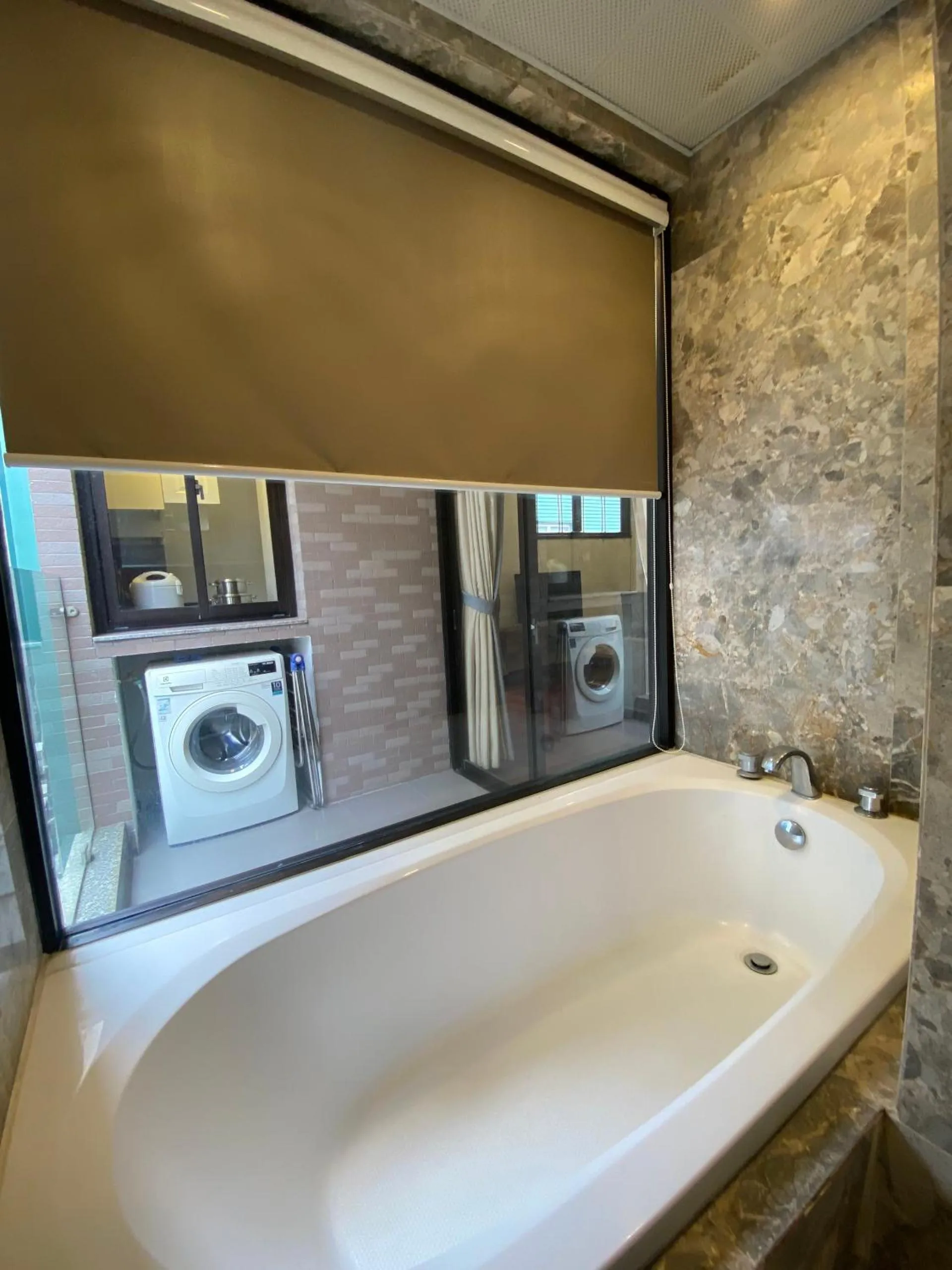 Hot Tub in Hi.Home House near Lake