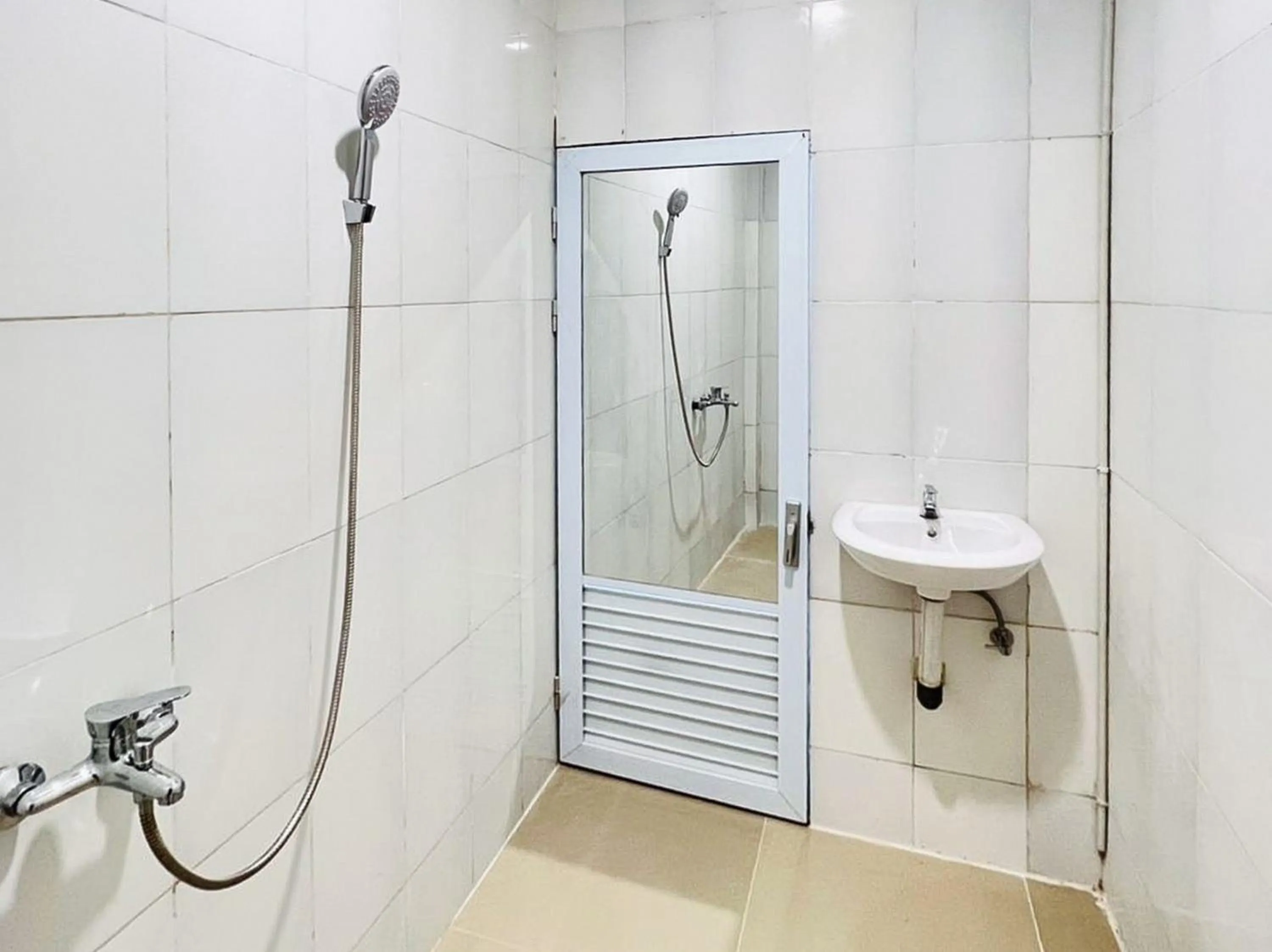 Shower in RedDoorz @ Jalan Lintas Pematangsiantar