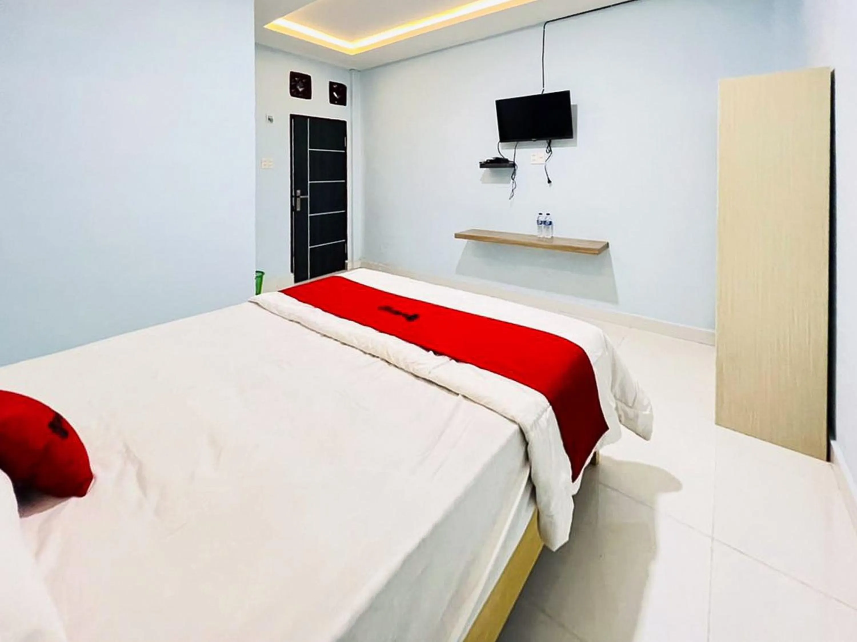 Bed in RedDoorz @ Jalan Lintas Pematangsiantar
