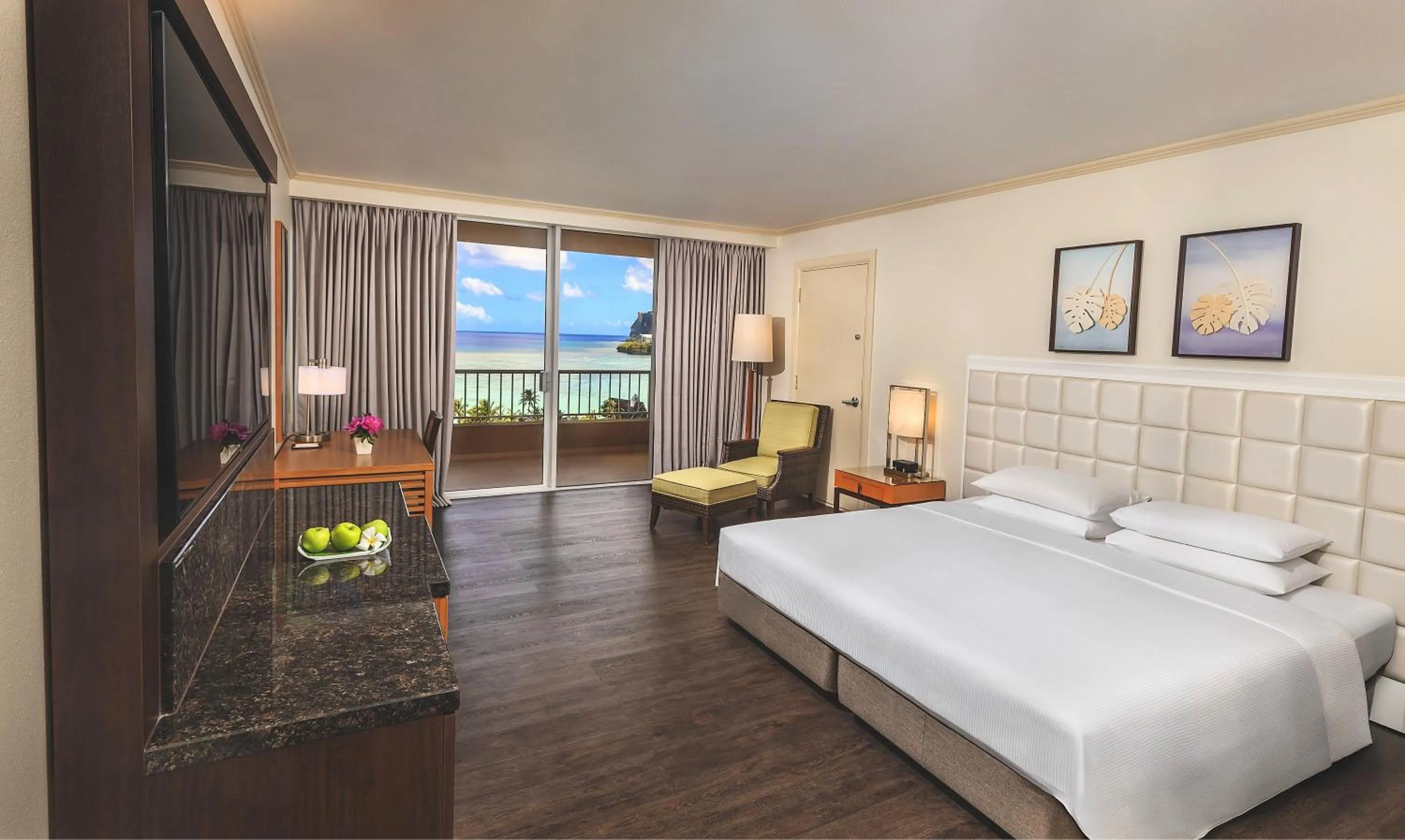 Bedroom, Bed in Hyatt Regency Guam