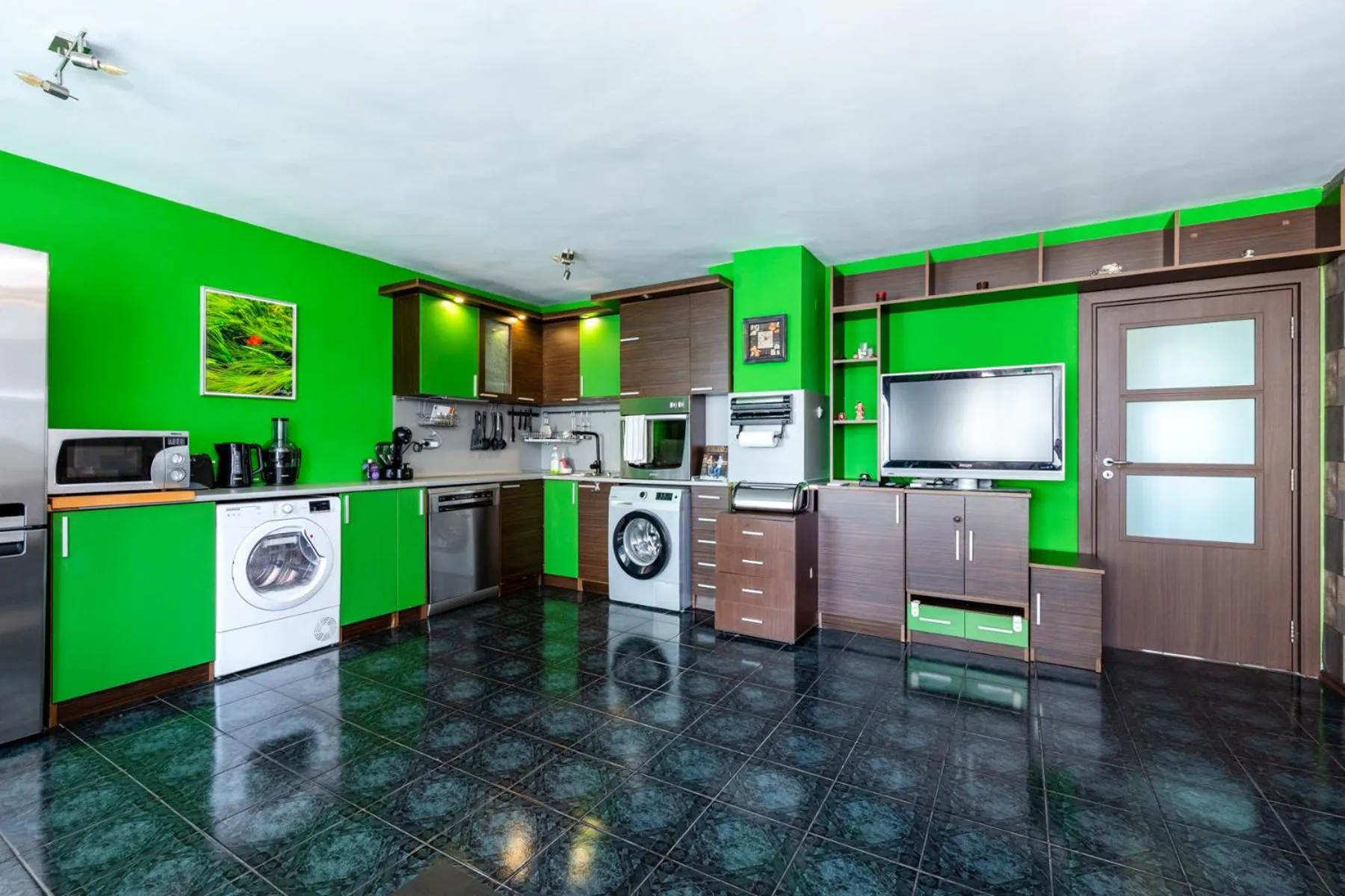 Kitchen or kitchenette in The Green Apartment 2BR - free parking