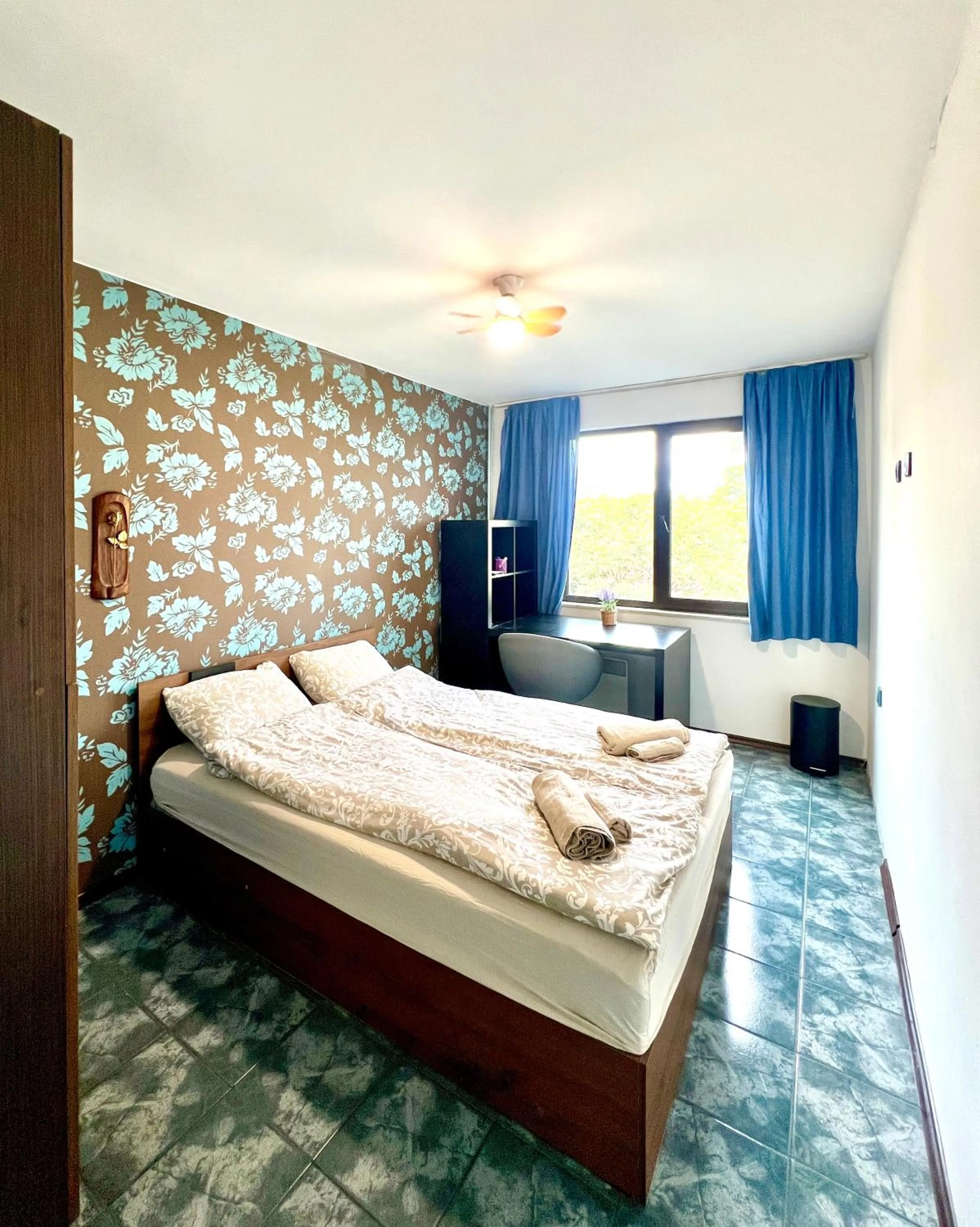 Bed in The Green Apartment 2BR - free parking