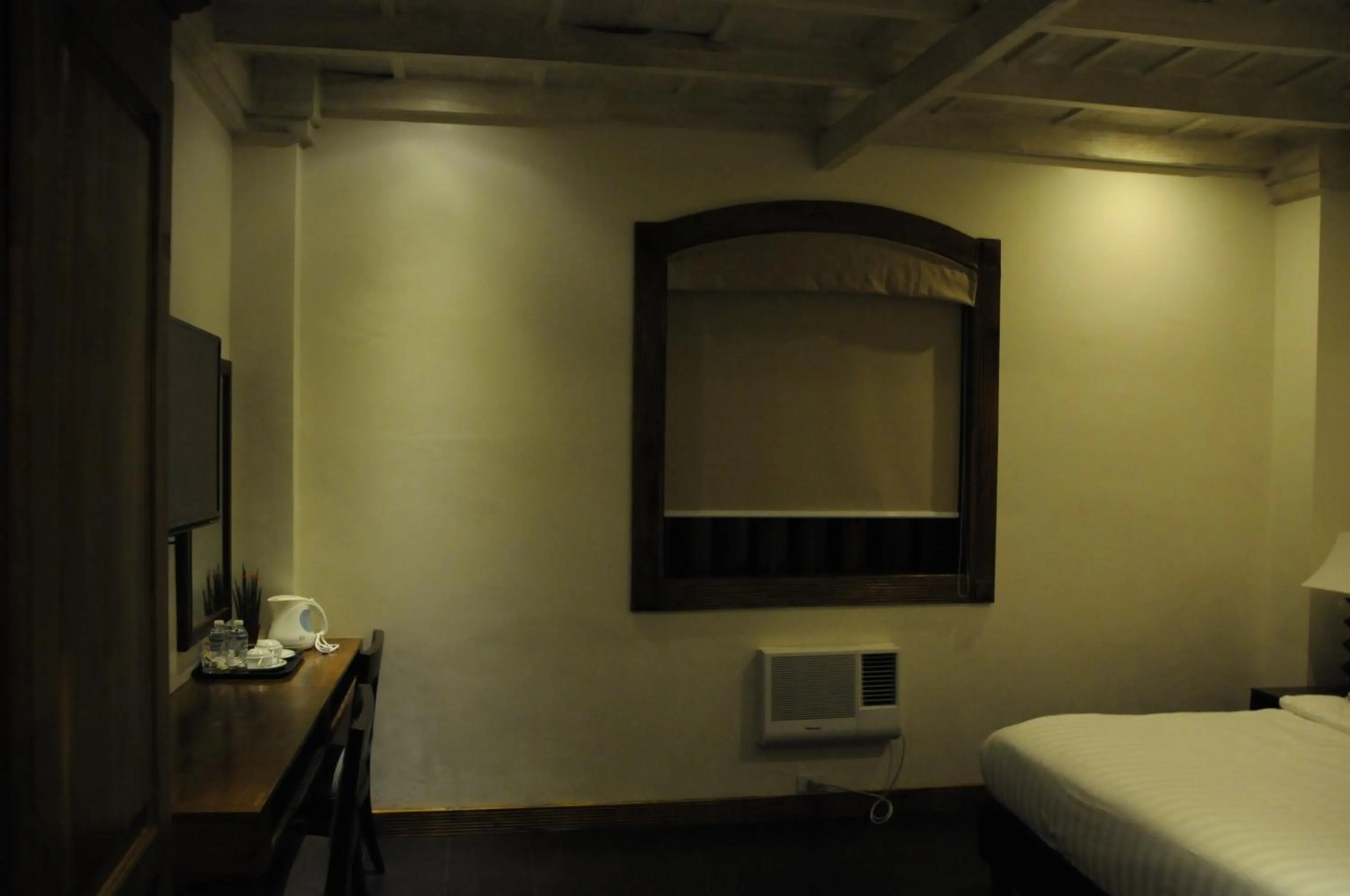 Decorative detail, Bed in Hotel Veneto De Vigan