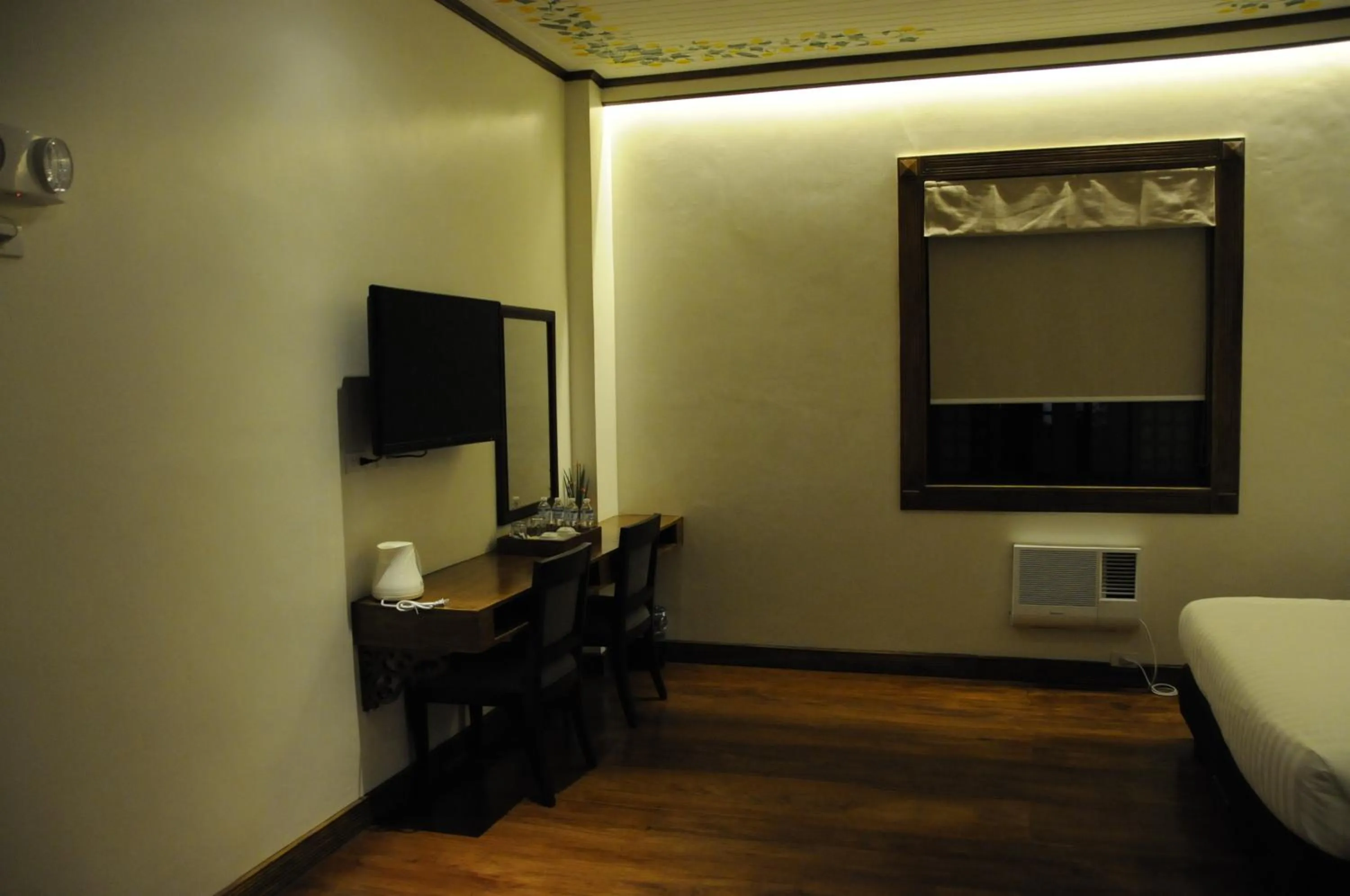 Decorative detail, Bed in Hotel Veneto De Vigan