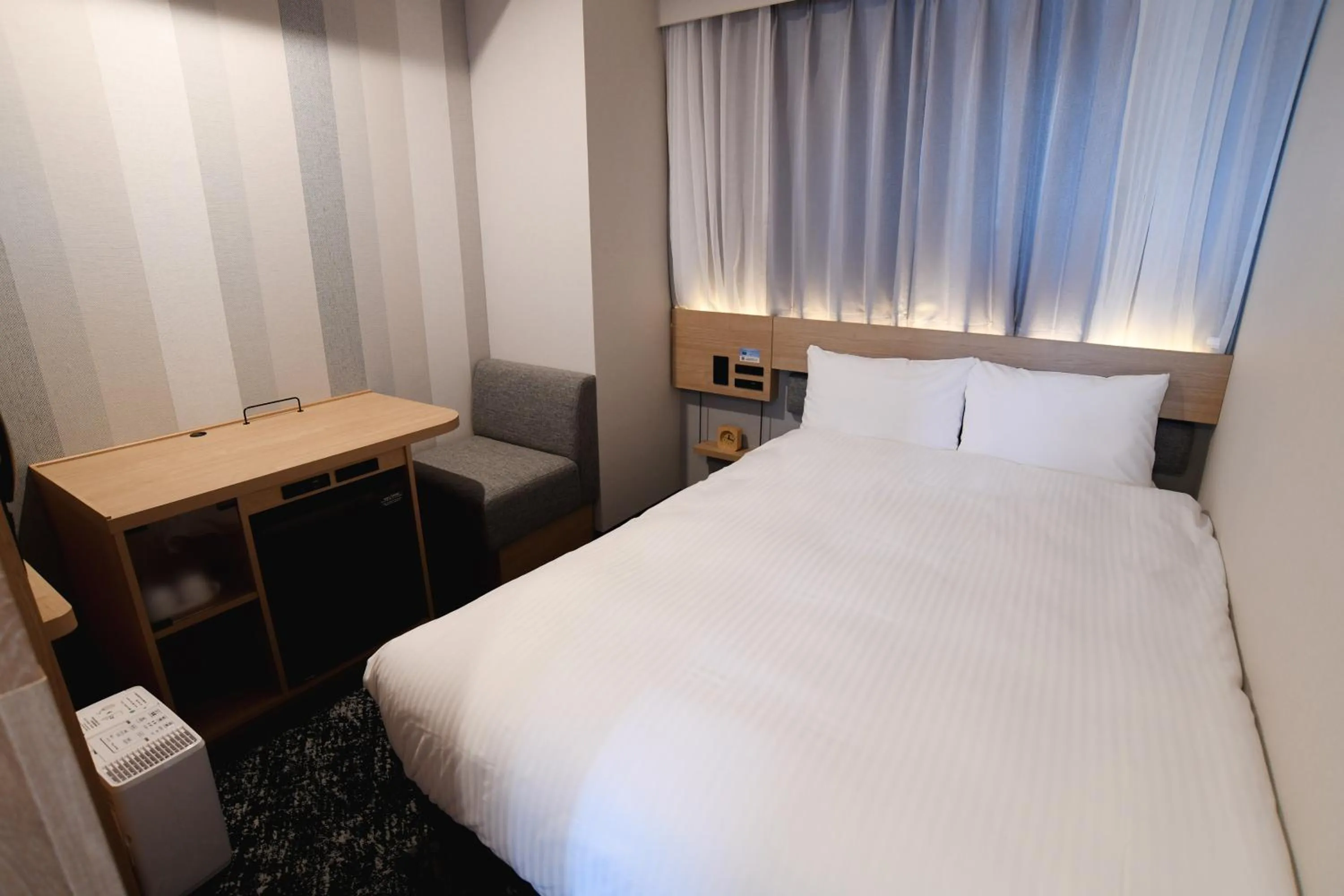 Photo of the whole room, Bed in Washington R&B Hotel Otsuka Eki Kitaguchi