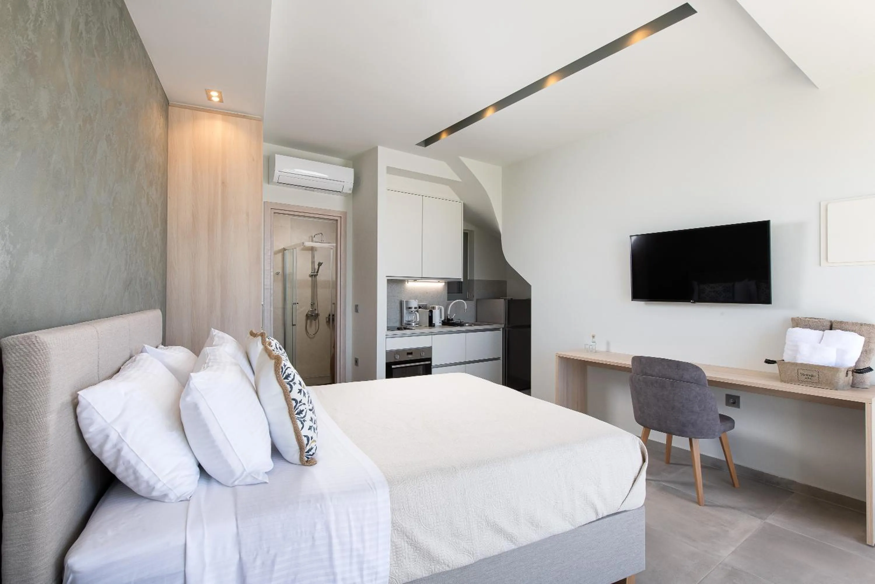 Bedroom, Bed in Heliades Residence