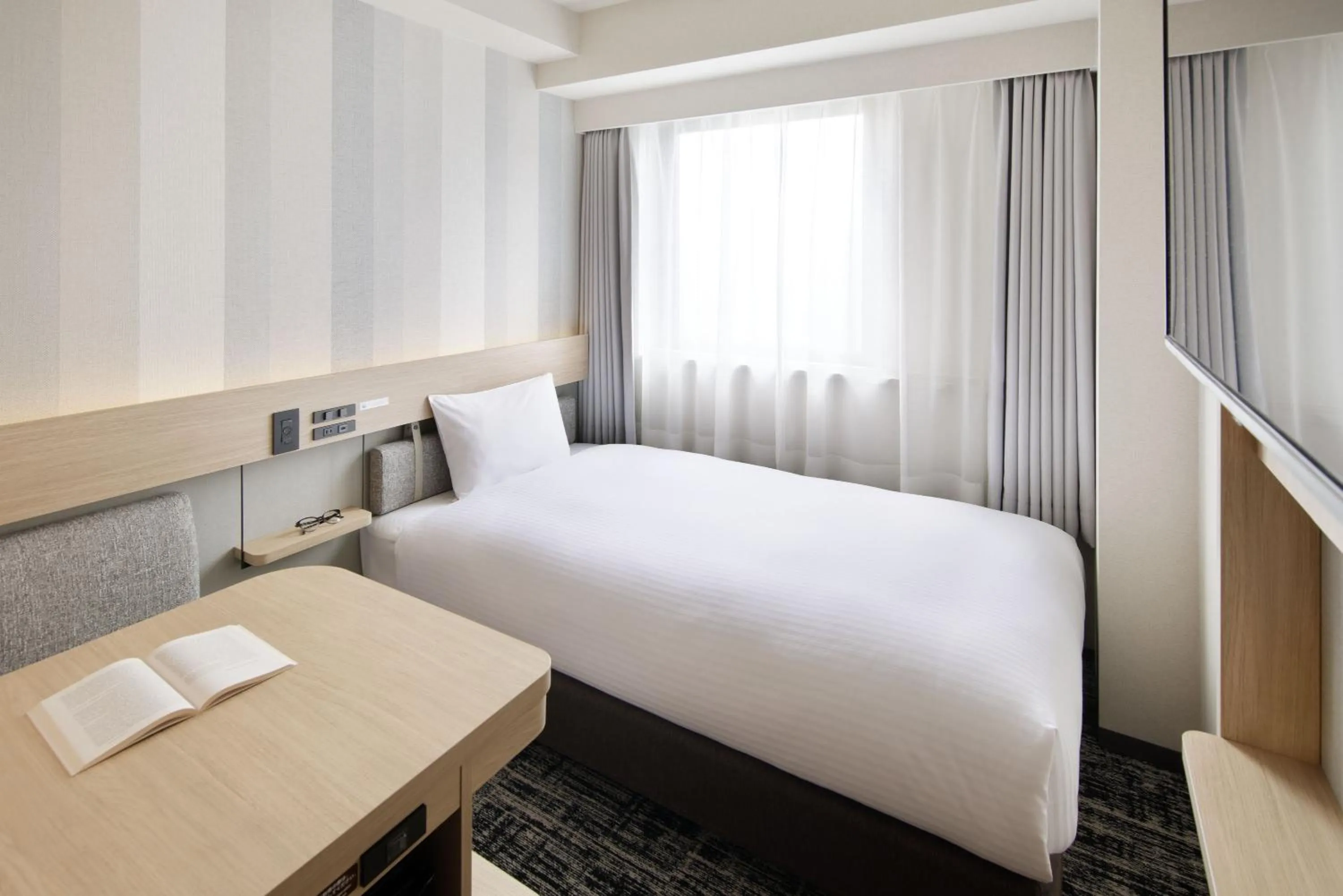 Photo of the whole room, Bed in WASHINGTON R&B Hotel Ueno Hirokoji