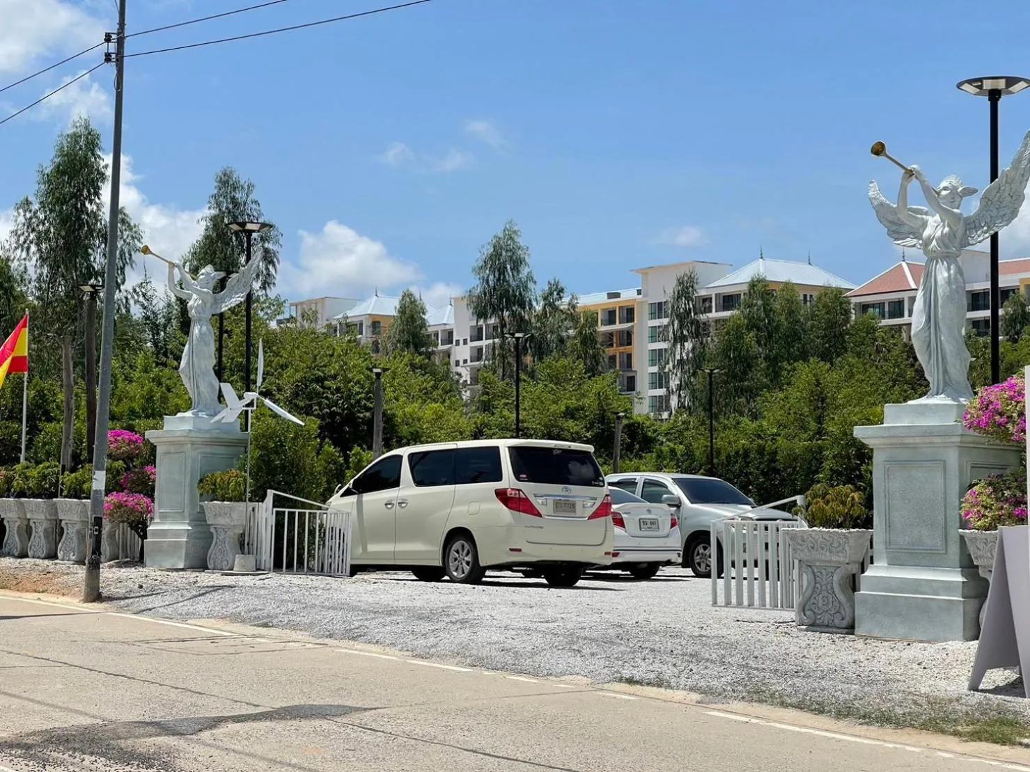 Property building in Skeyndor Health & Resort