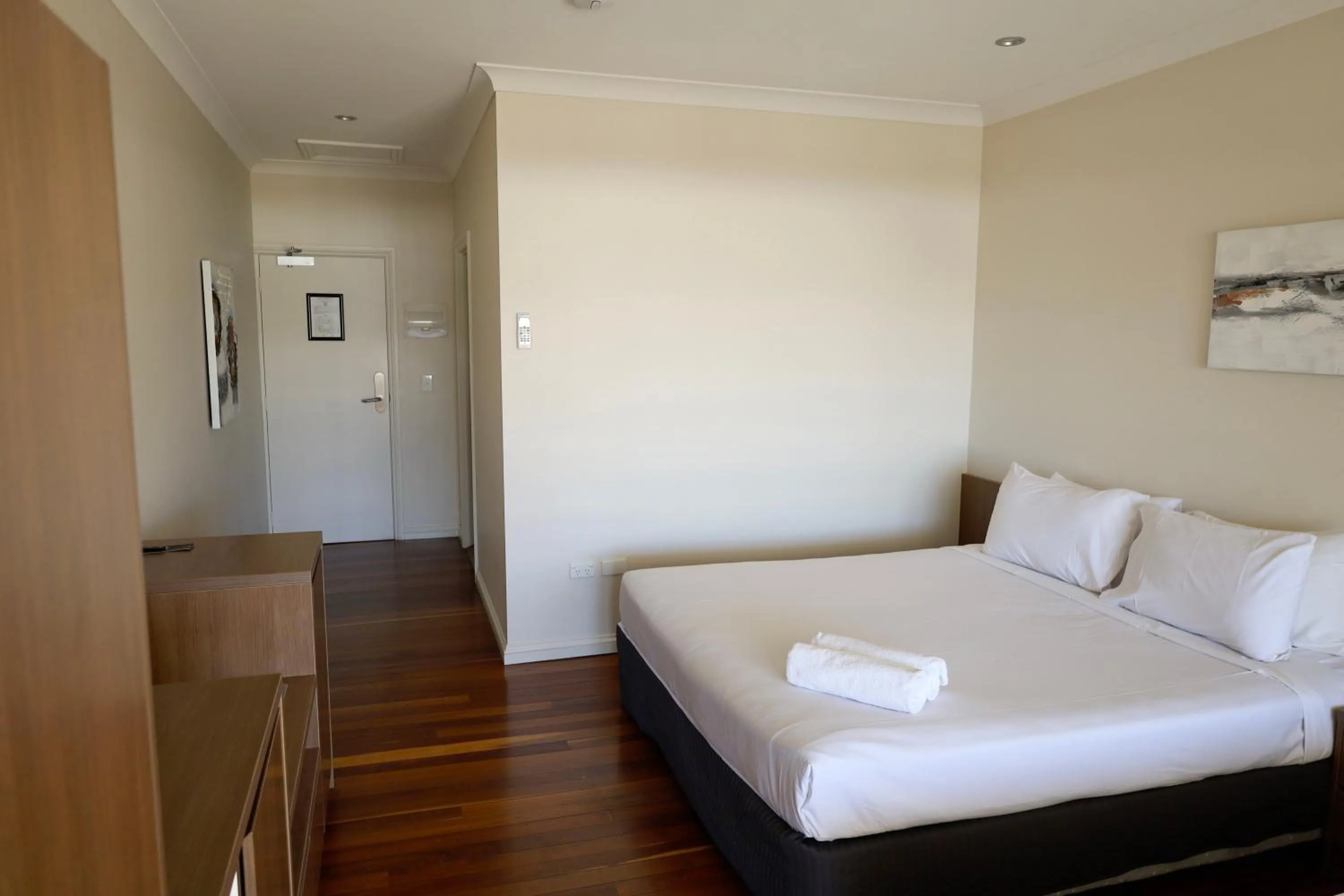 Bedroom, Bed in The Australian Hotel Motel