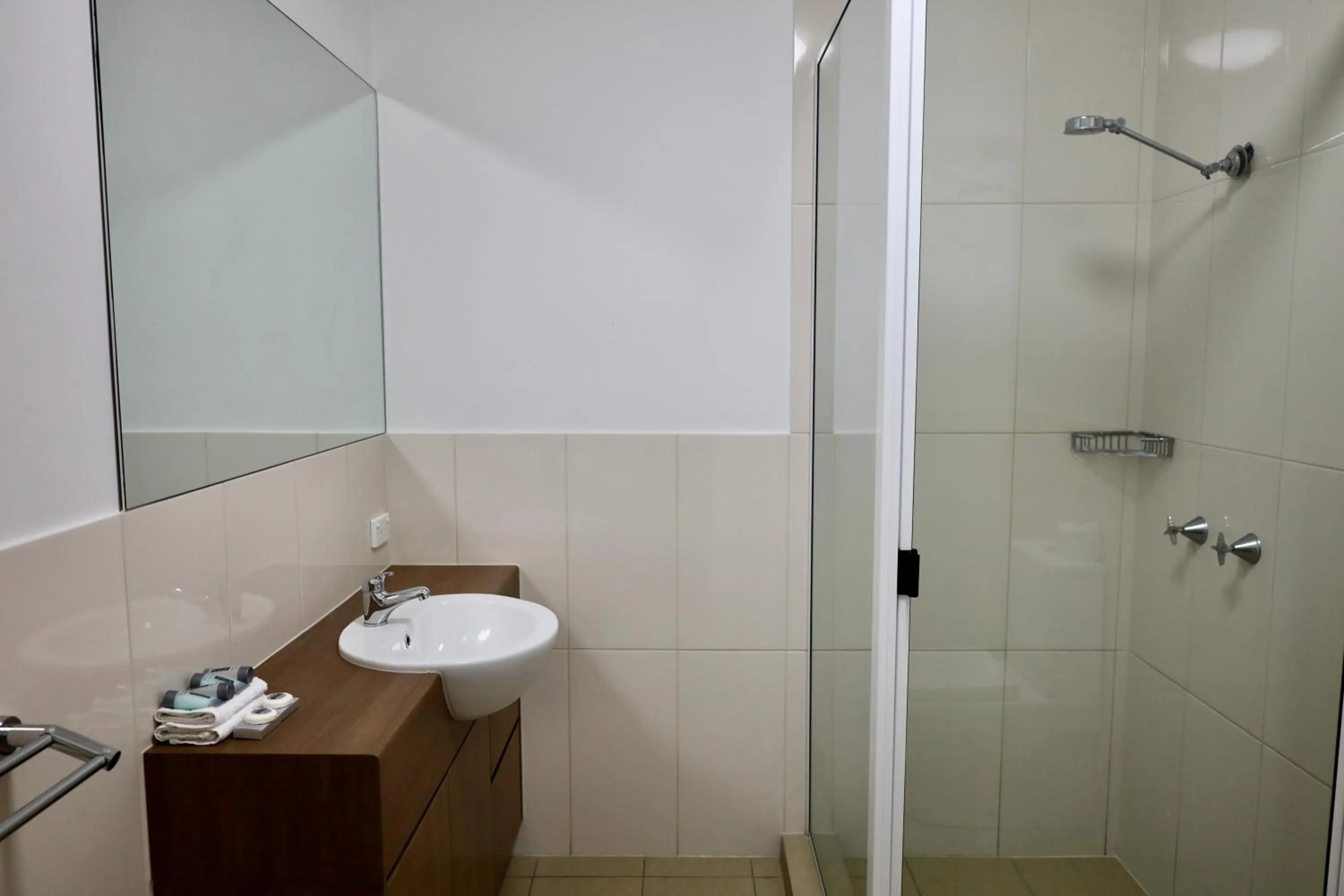 Bathroom in The Australian Hotel Motel