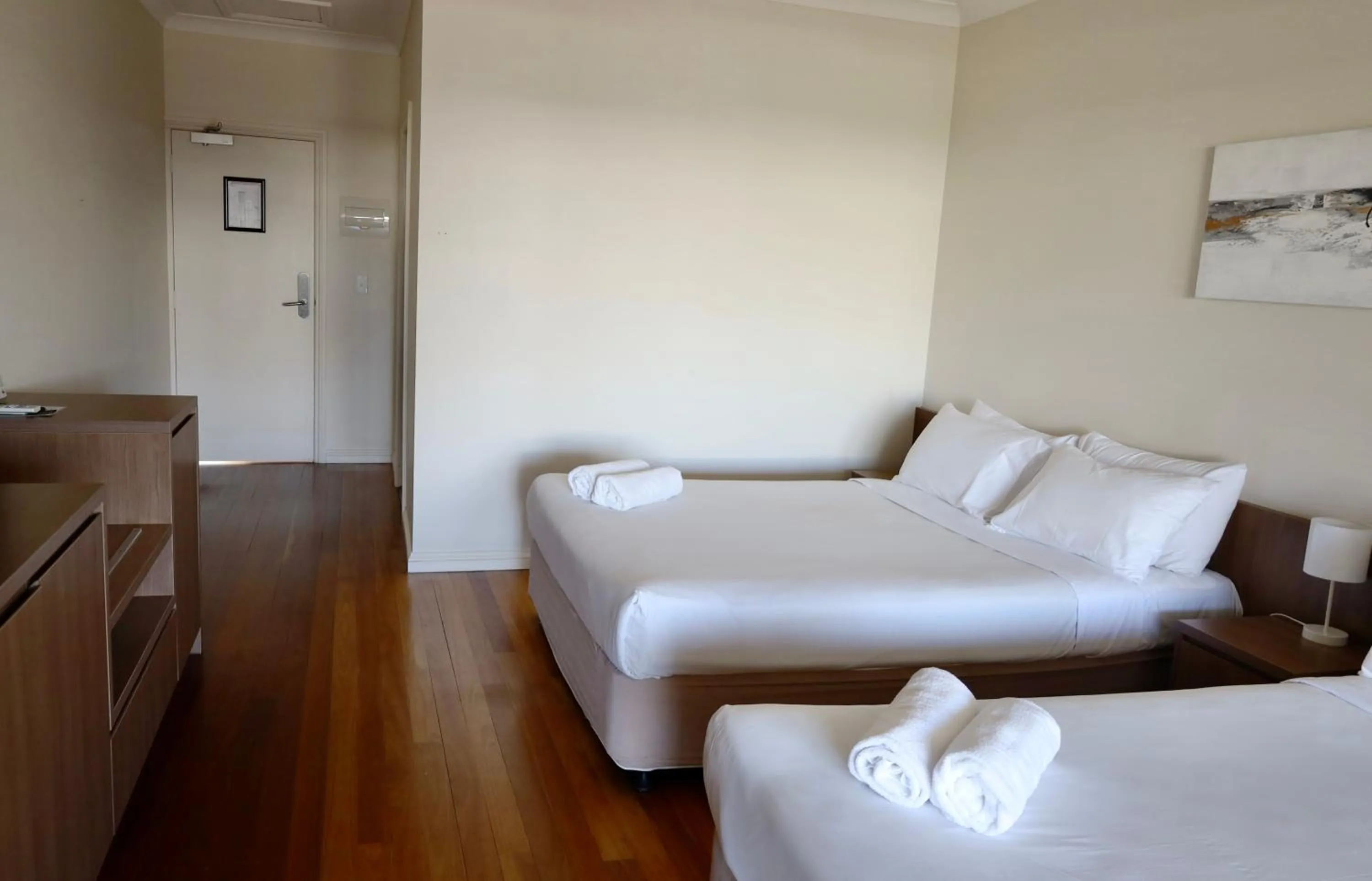 Bed in The Australian Hotel Motel