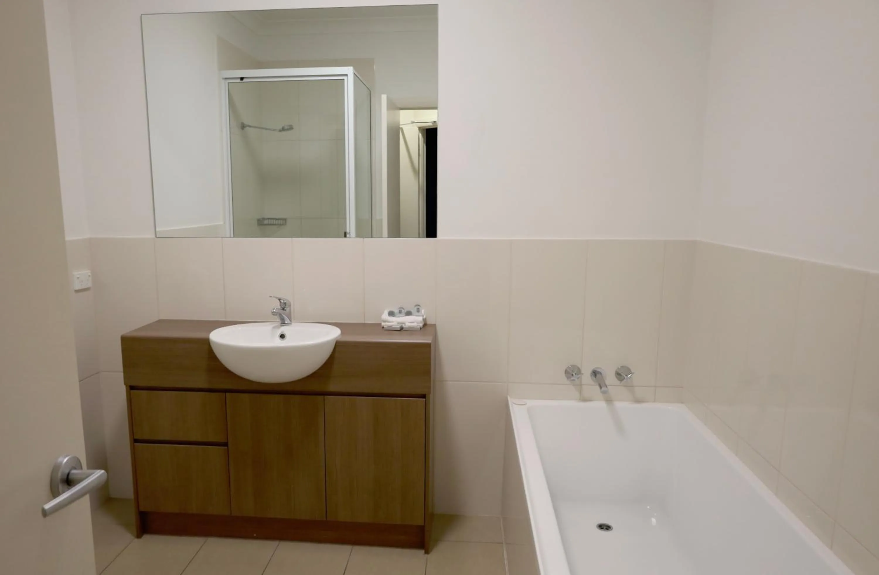 Bathroom in The Australian Hotel Motel