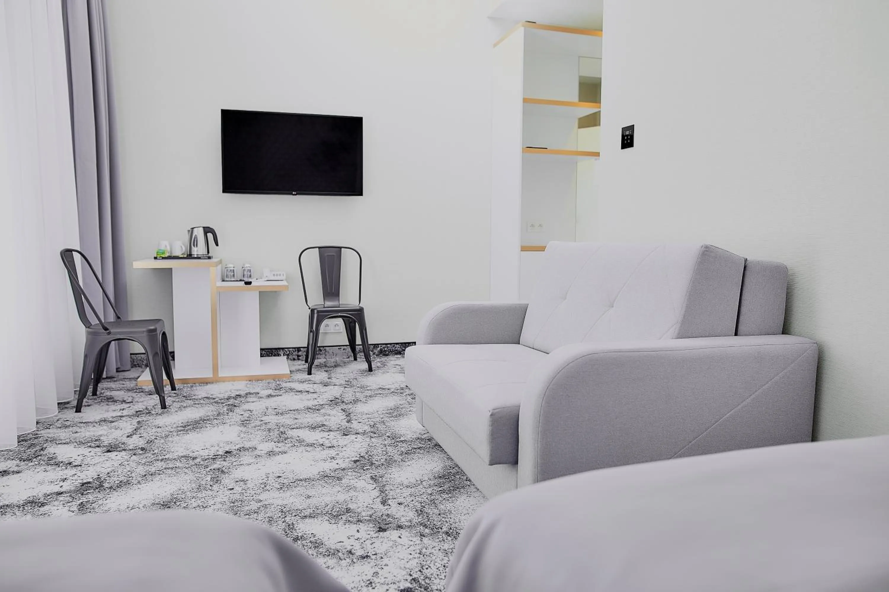 Photo of the whole room in Tulip Inn Żyrardów