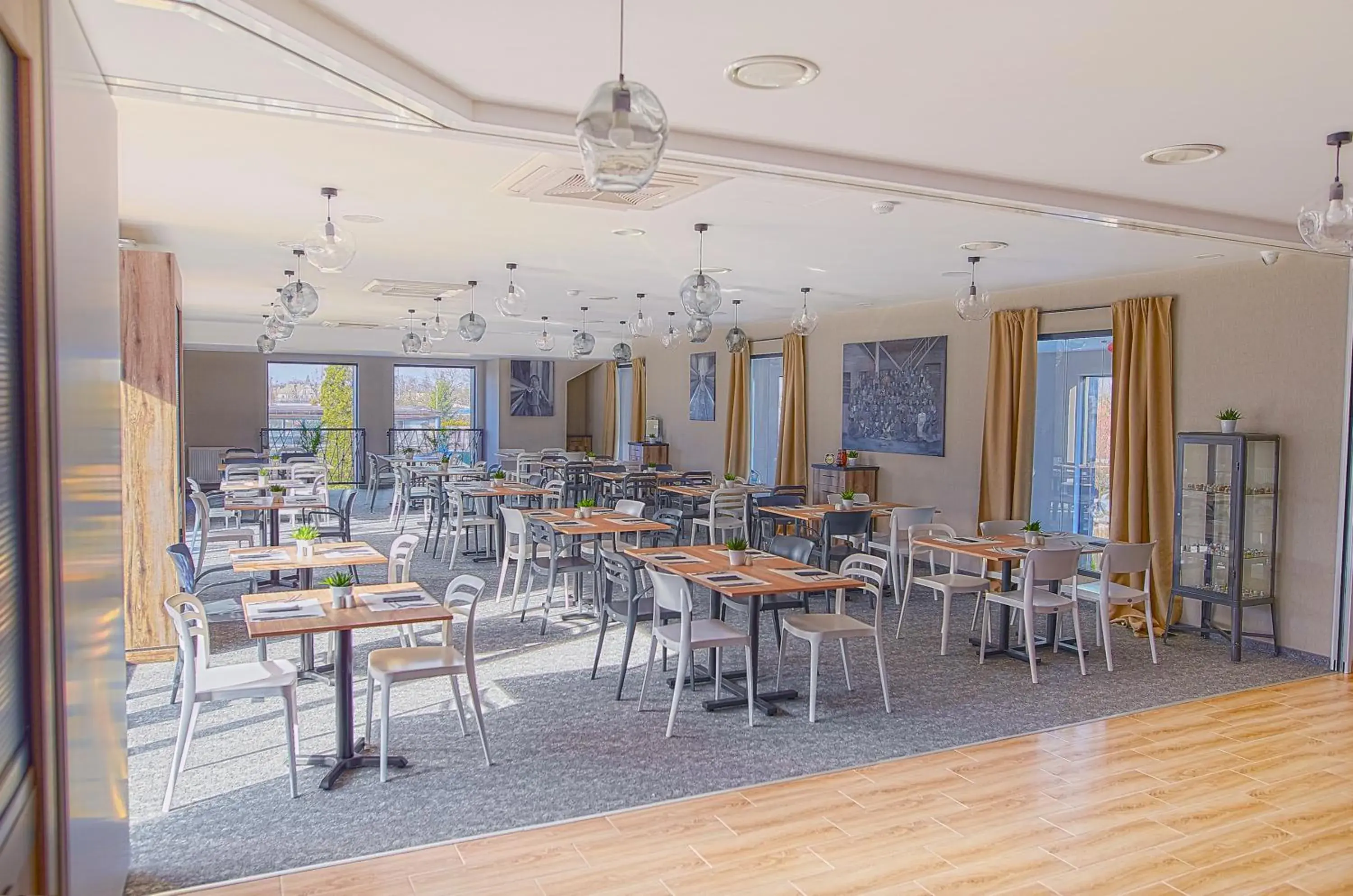 Restaurant/places to eat in Tulip Inn Żyrardów Restaurant/places to eat in Tulip Inn Żyrardów