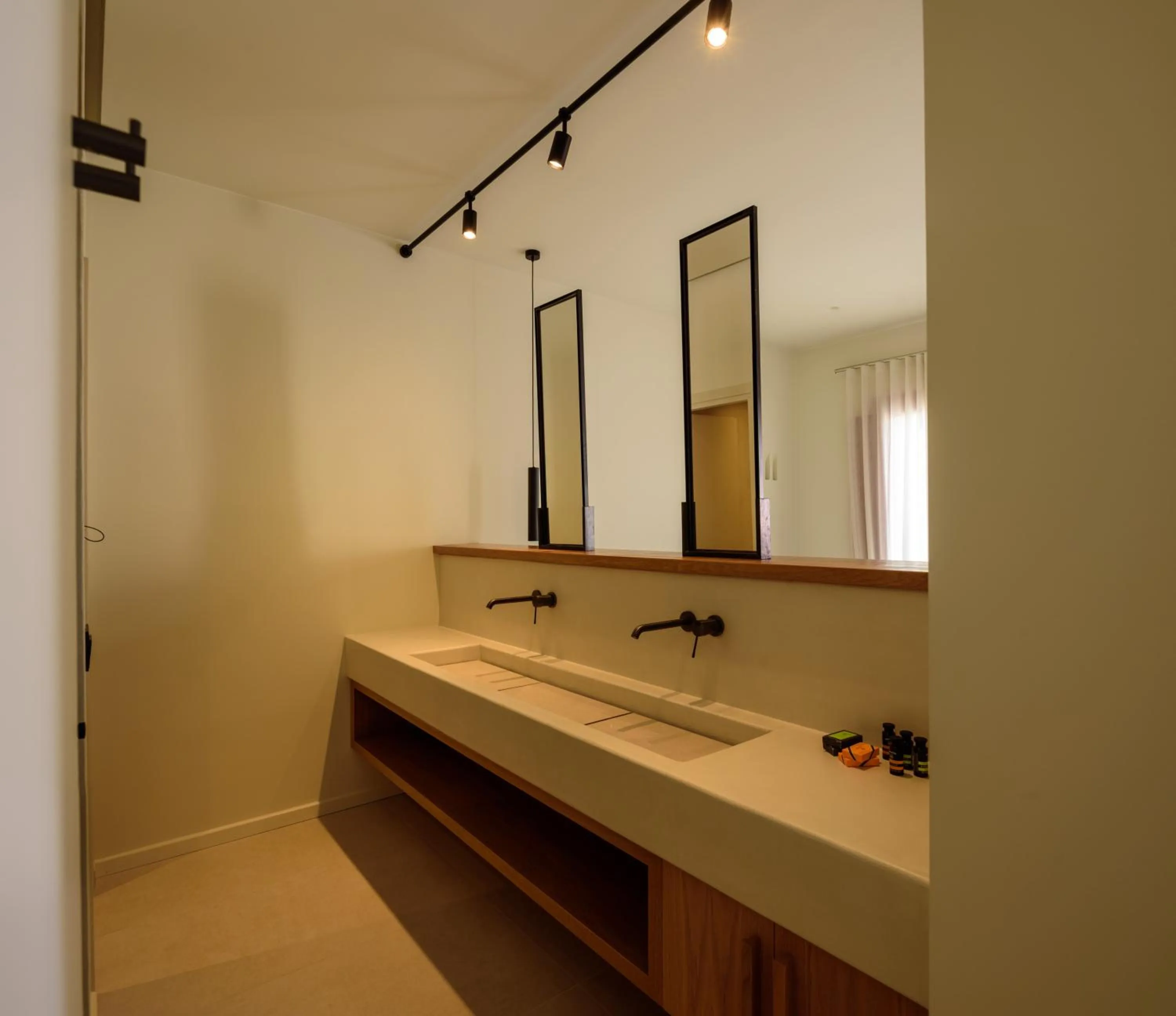 Shower in 11:11 By Potnia