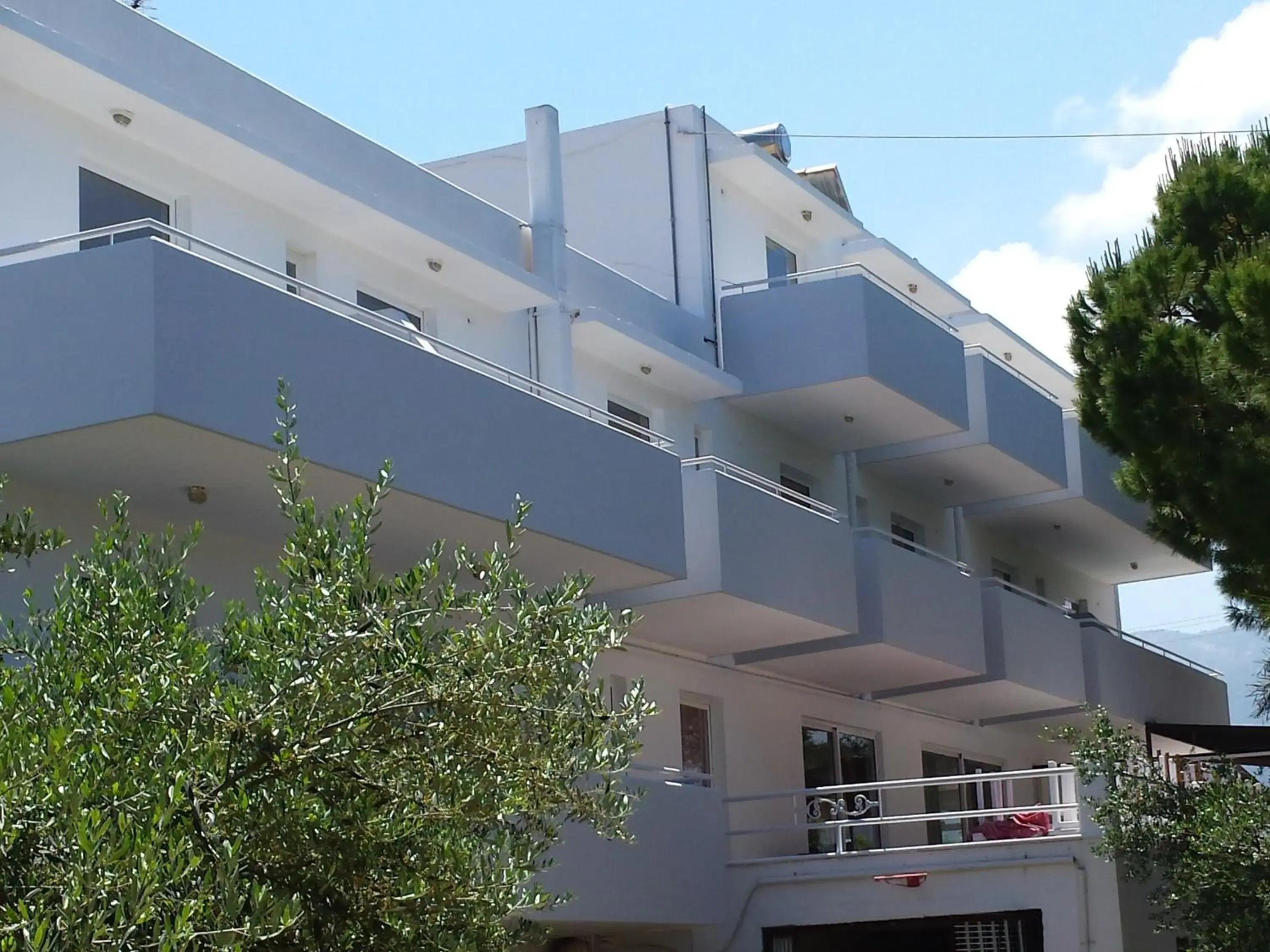 Facade/entrance in Blue Nest Hotel Facade/entrance in Blue Nest Hotel