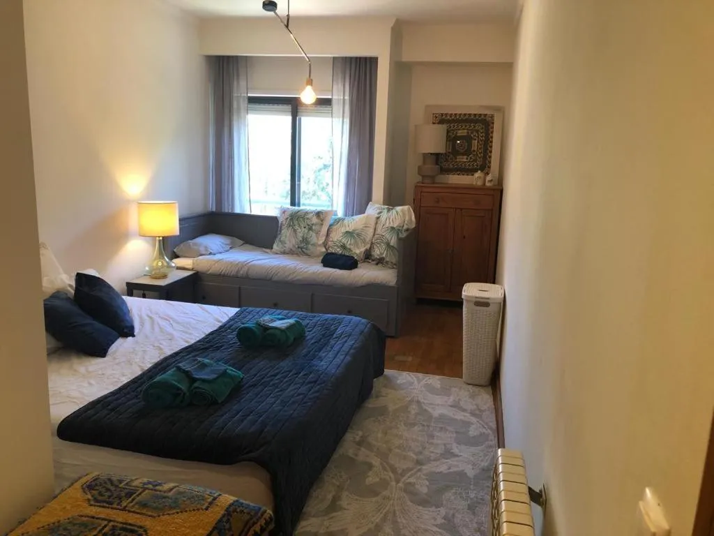 Bed in Oporto, sea view and marina