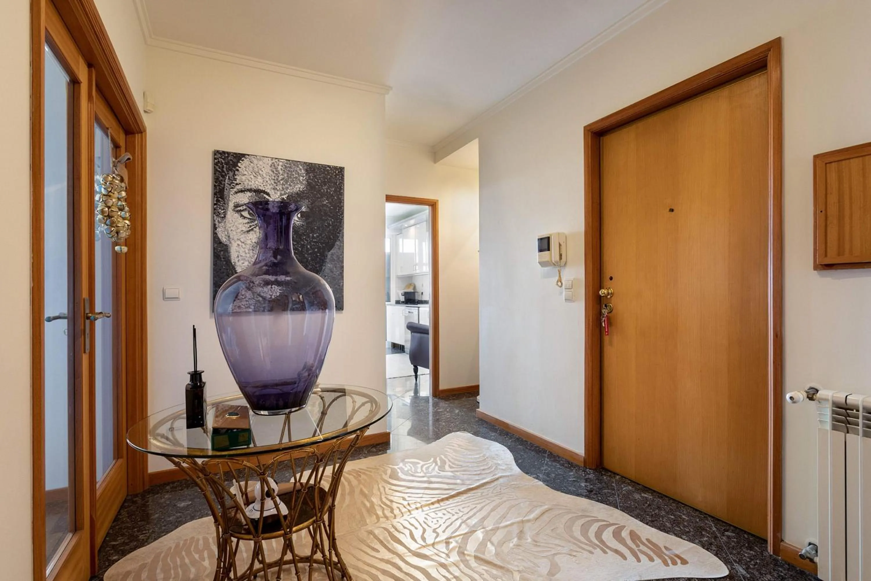 Bed in Oporto, sea view and marina