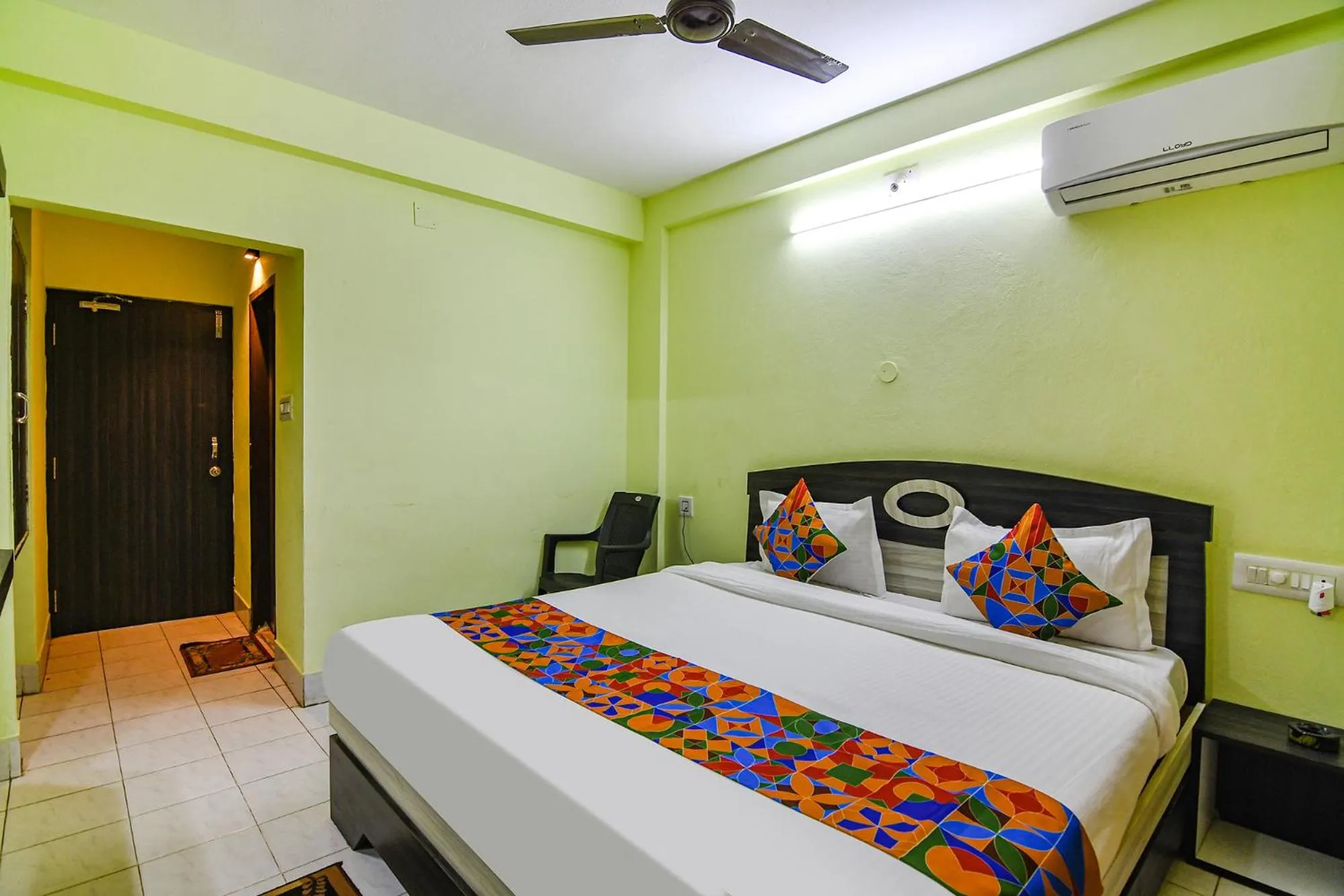 Bed in FabHotel Bollywood 2.0