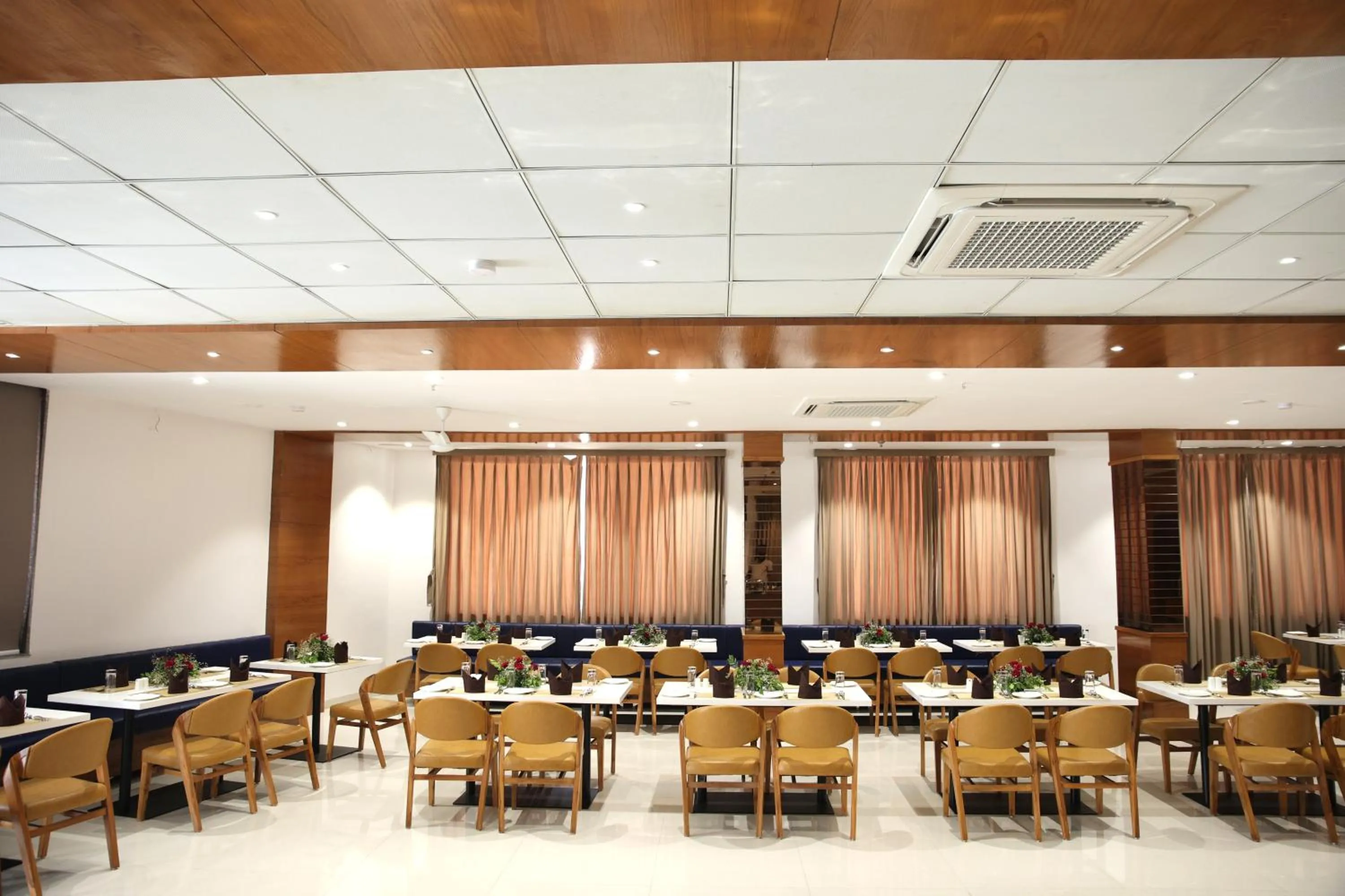 Restaurant/places to eat in Lords Eco Inn, Ambaji