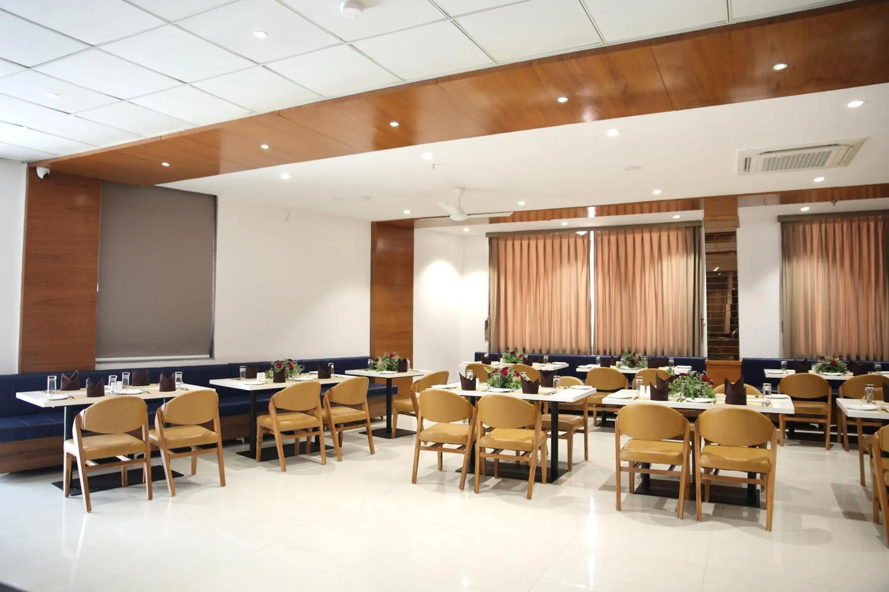 Restaurant/places to eat in Lords Eco Inn, Ambaji Restaurant/places to eat in Lords Eco Inn, Ambaji