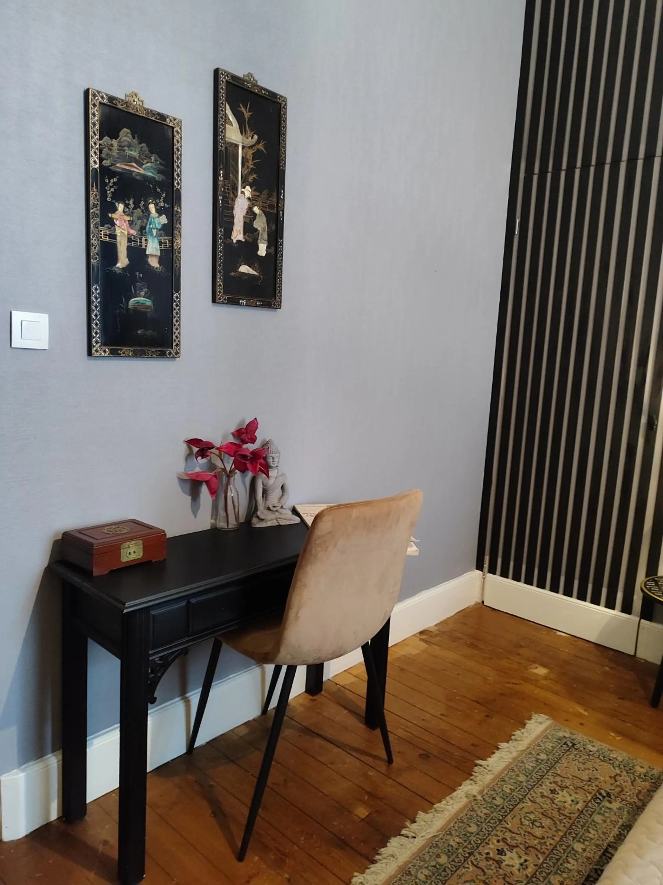 Decorative detail in L'Entrée Chambres d'Hôtes Bar & Restaurant