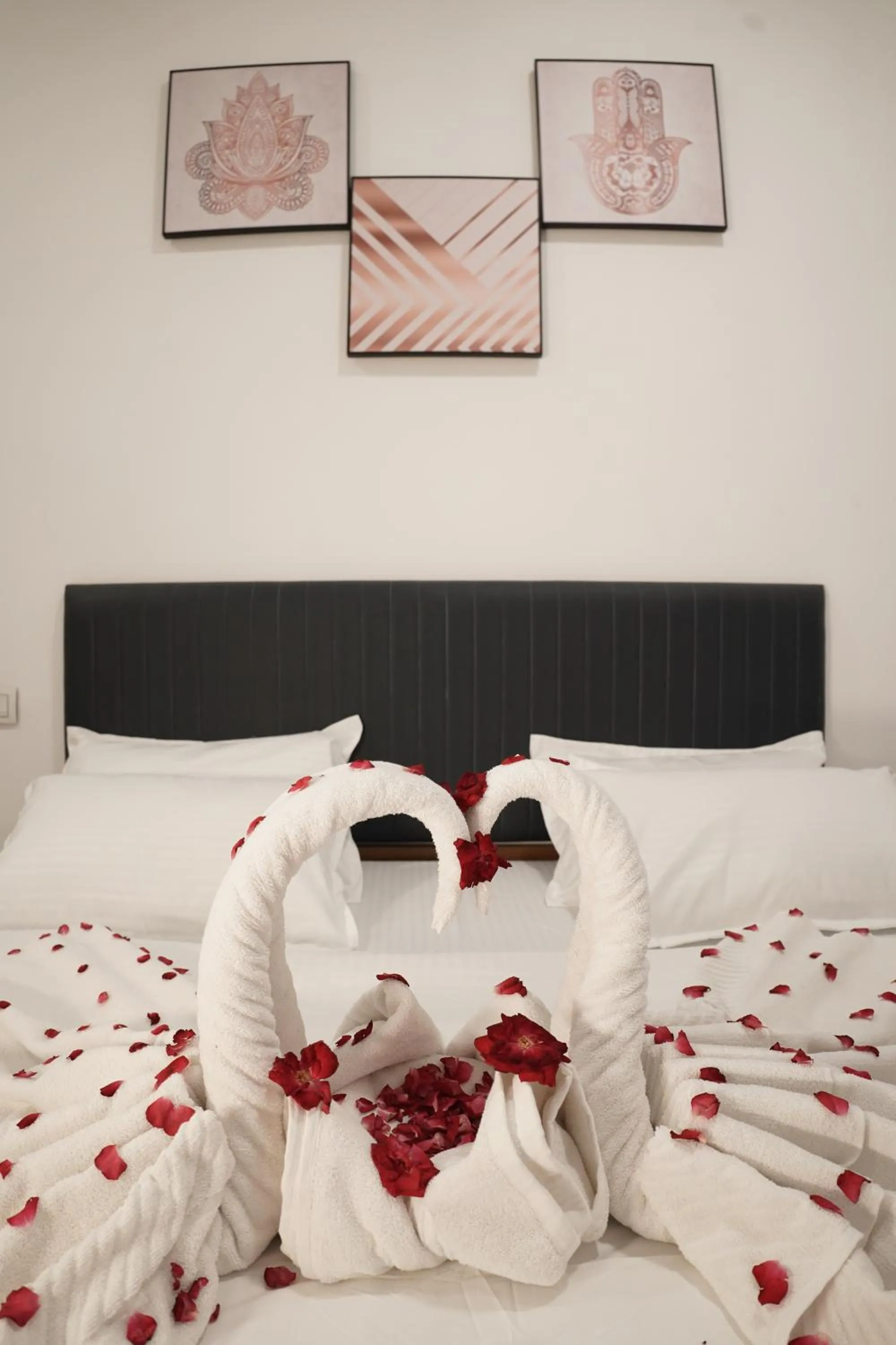 Bedroom, Bed in Hotel Royal Accord