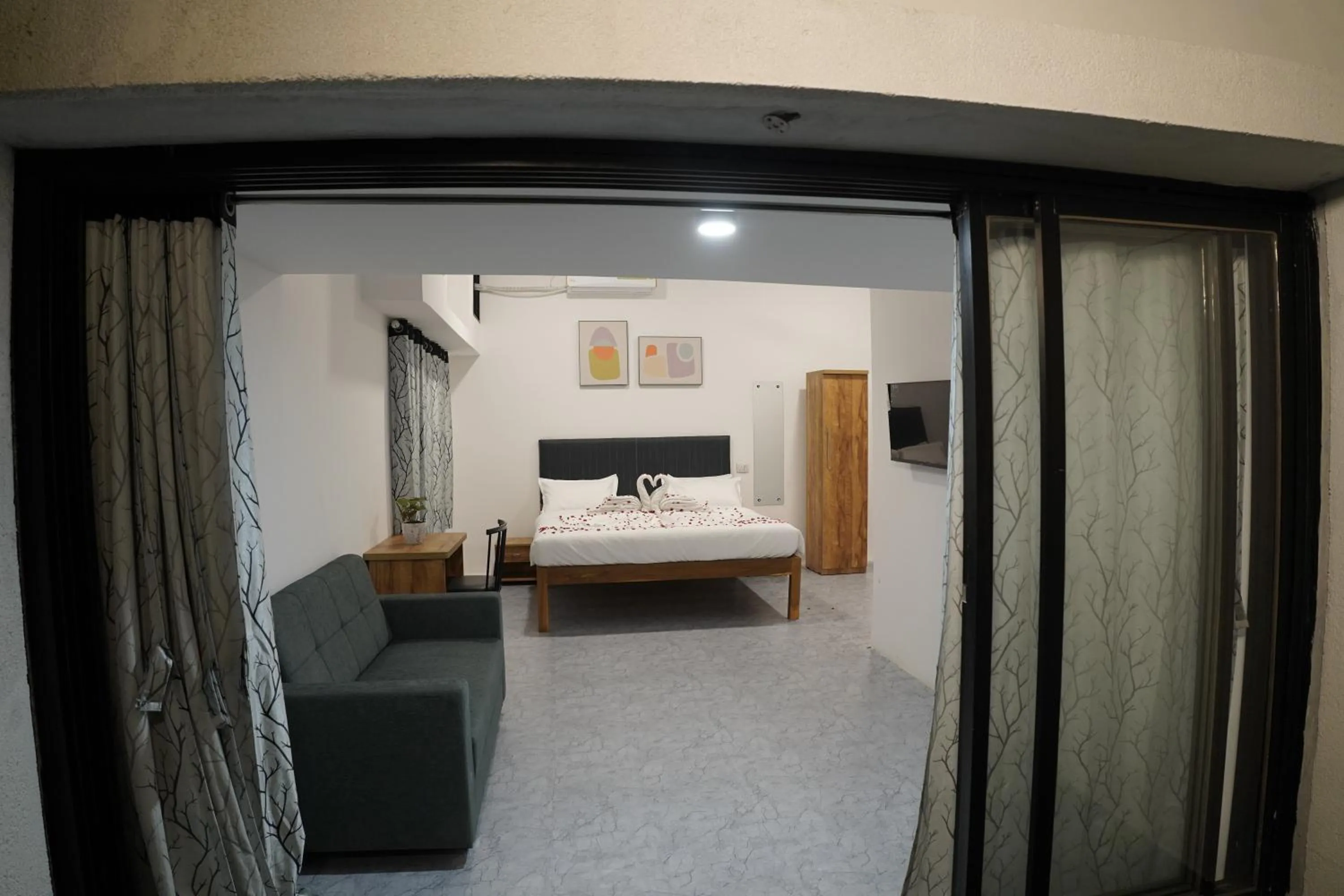 Bedroom, Bed in Hotel Royal Accord