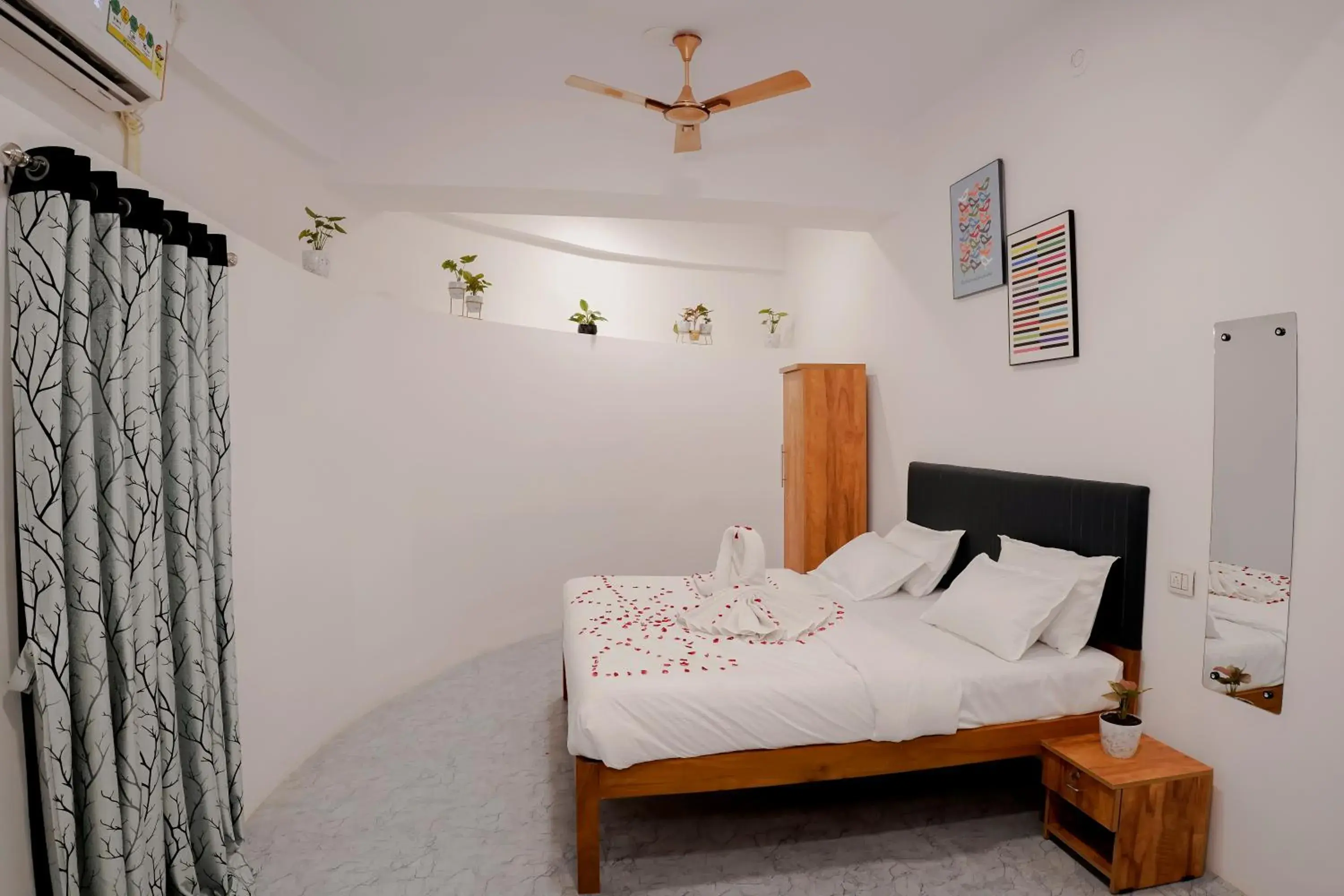 Bedroom, Bed in Hotel Royal Accord Bedroom, Bed in Hotel Royal Accord