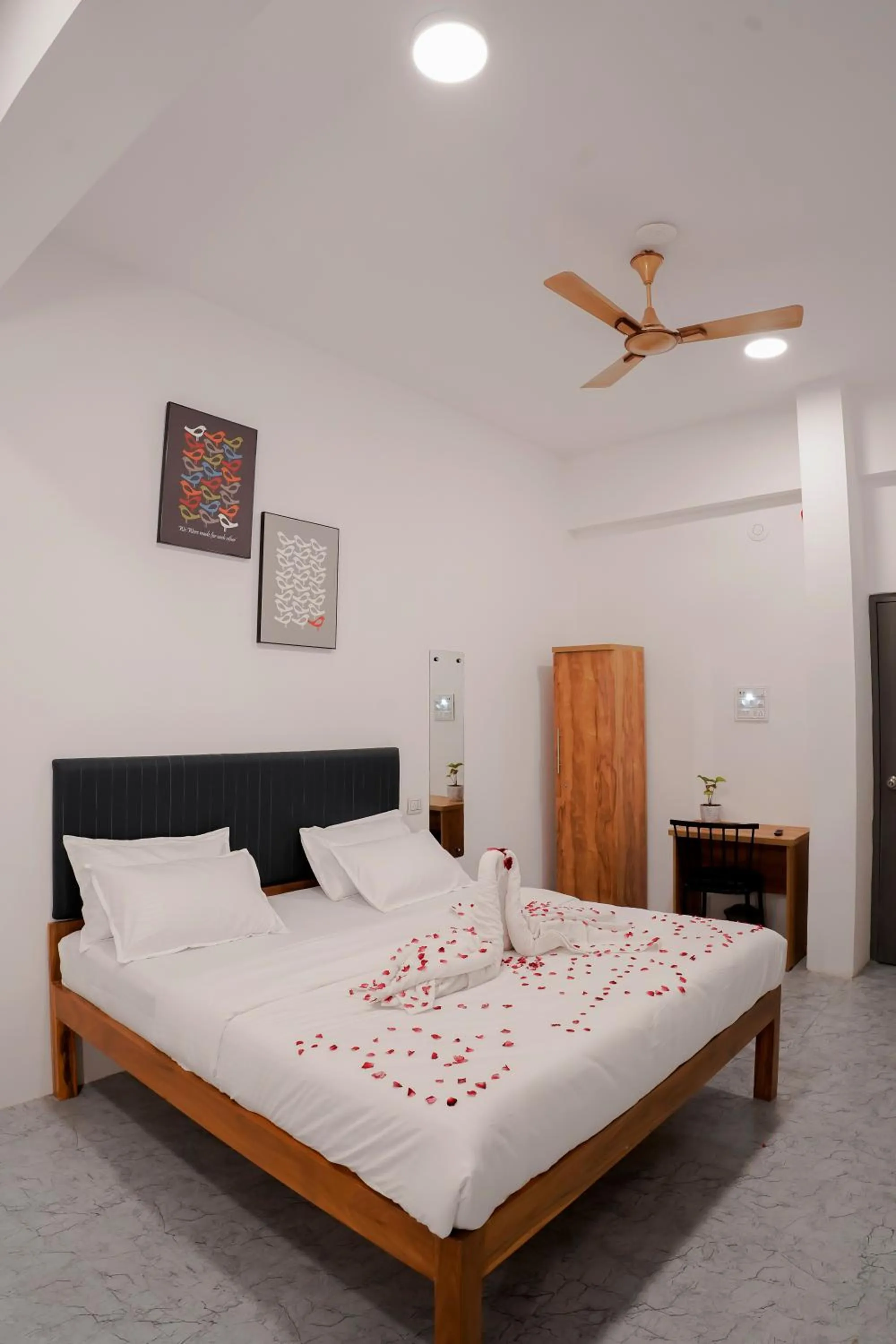 Bedroom, Bed in Hotel Royal Accord