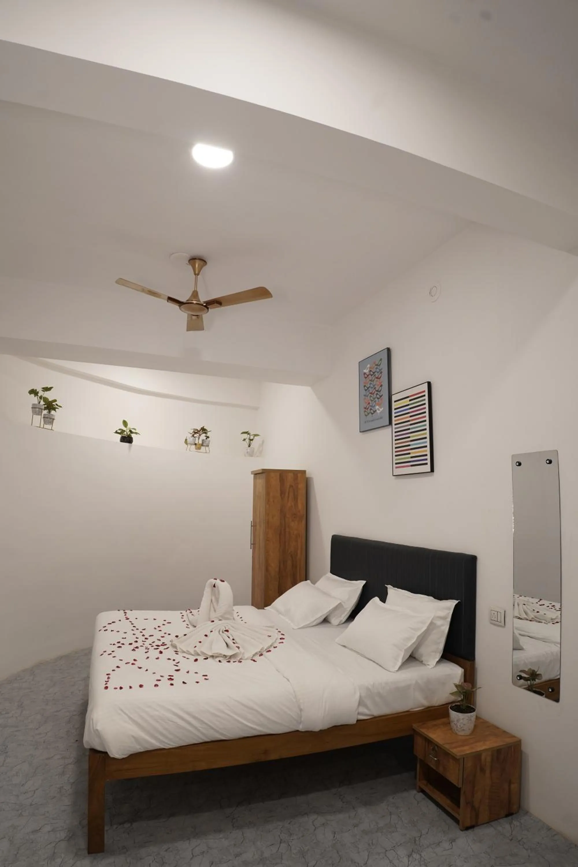 Bedroom, Bed in Hotel Royal Accord