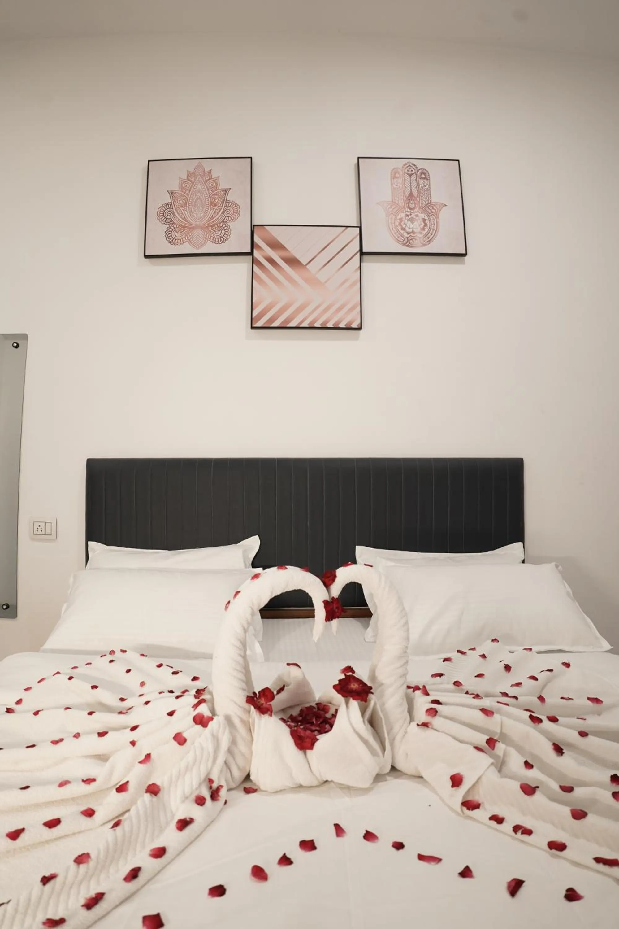 Bedroom, Bed in Hotel Royal Accord