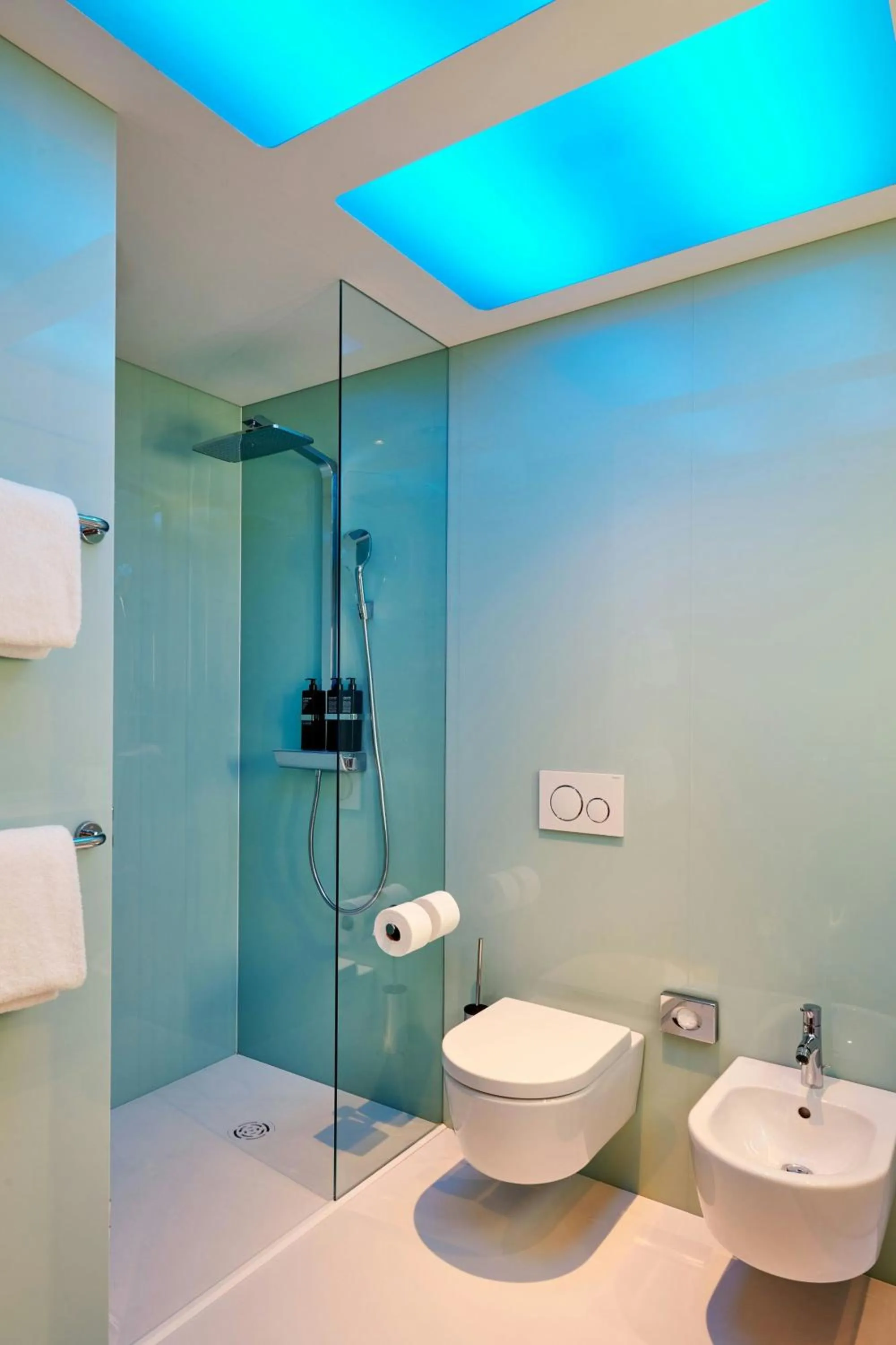 Bedroom in citizenM Rome Isola Tiberina