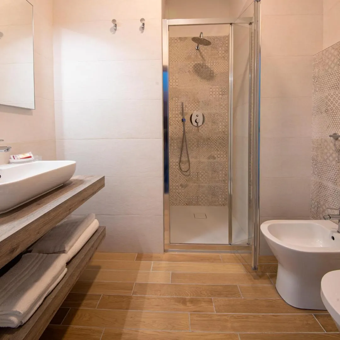 Shower in Hotel Paolina