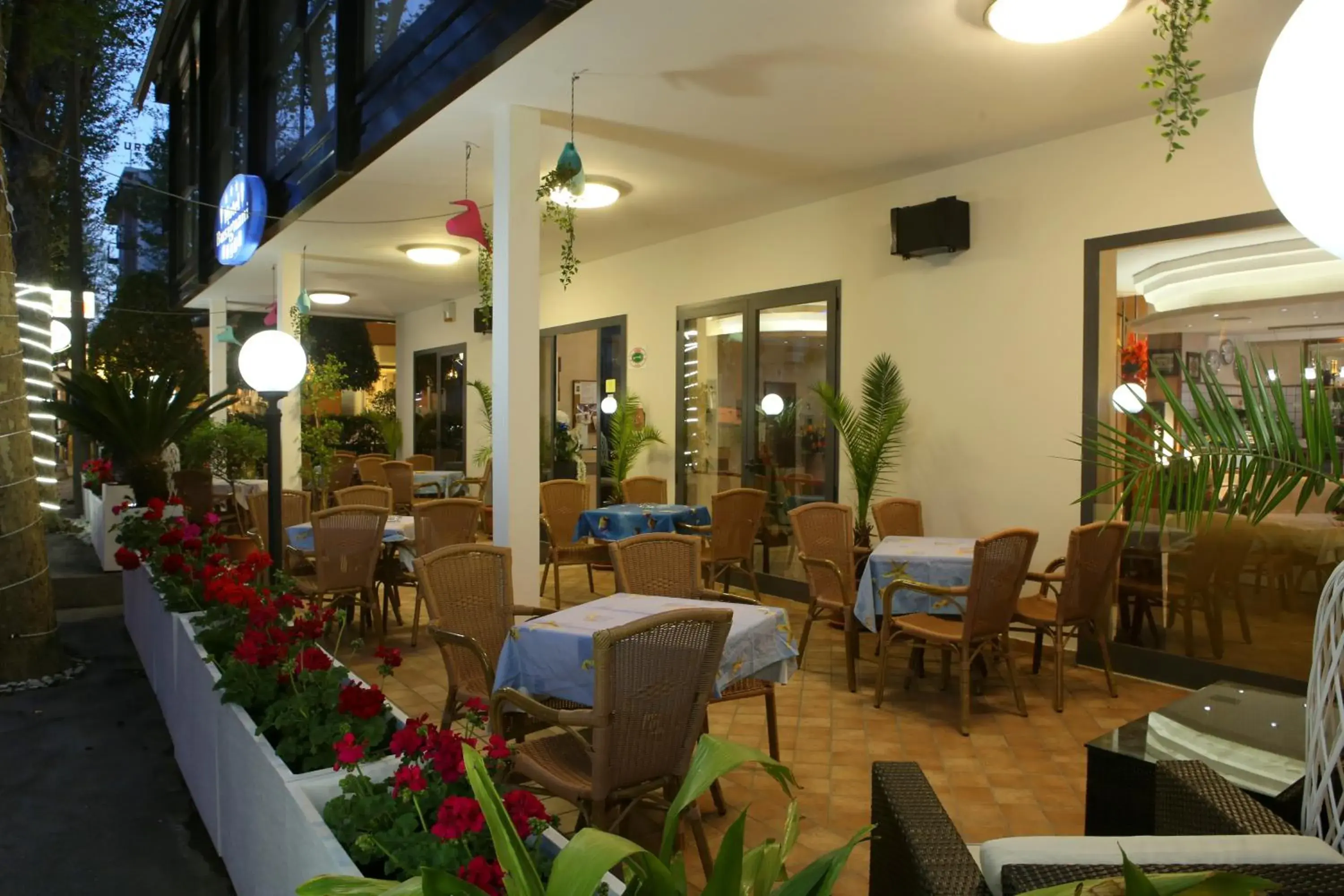 Restaurant/Places to Eat in Hotel Busignani