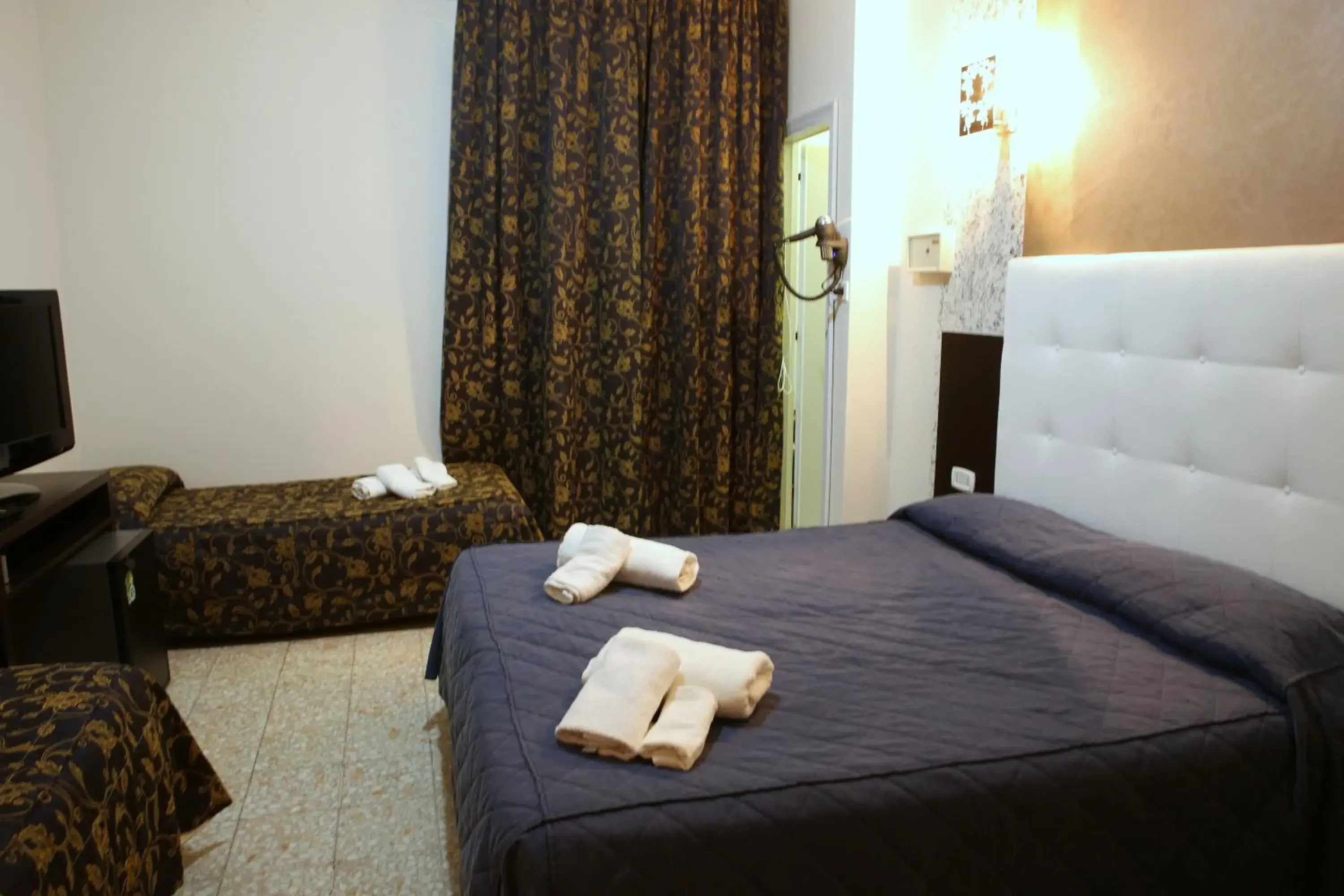 Bed in Hotel Busignani