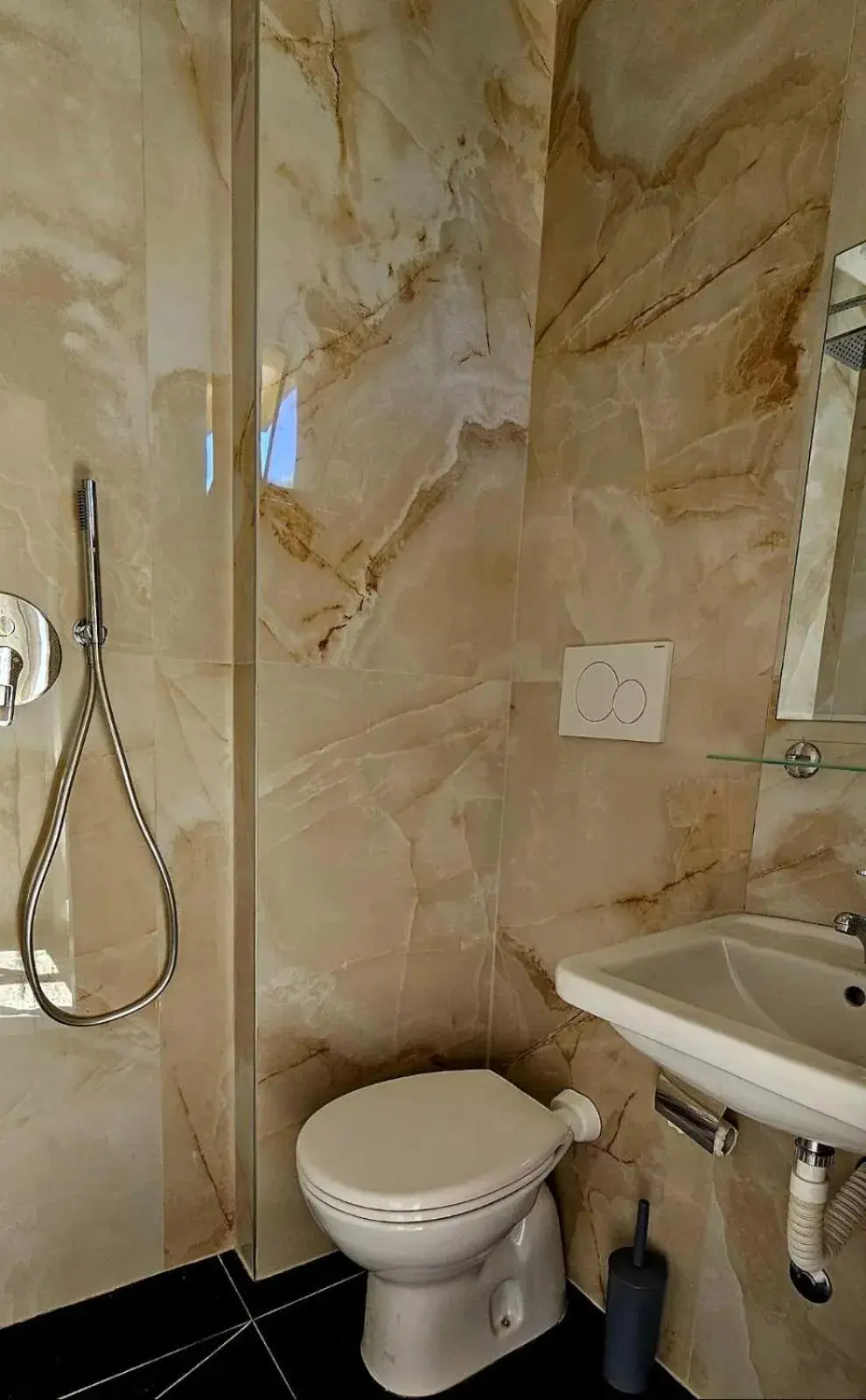 Bathroom in Hotel Busignani