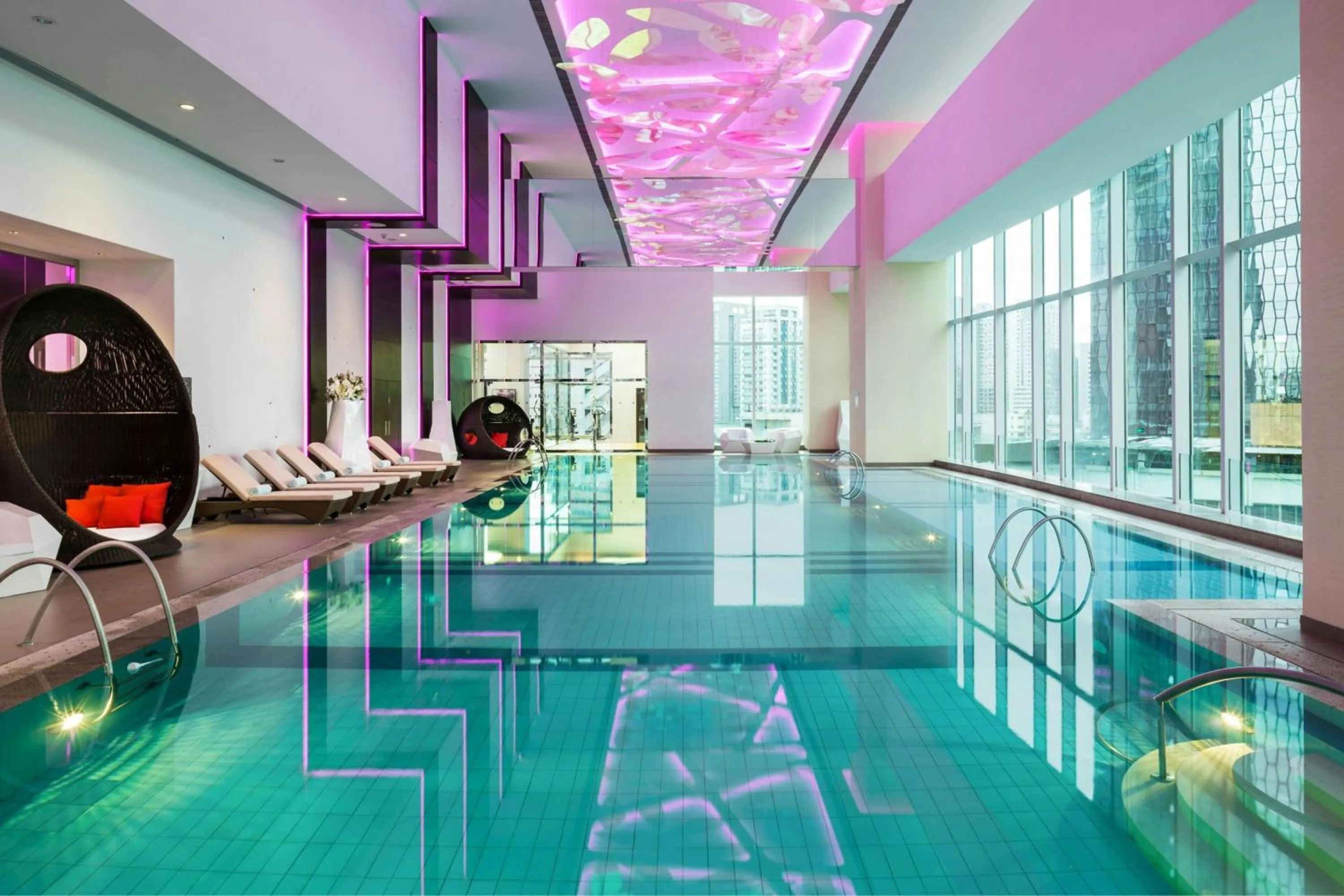 Swimming pool in The St. Regis Chengdu