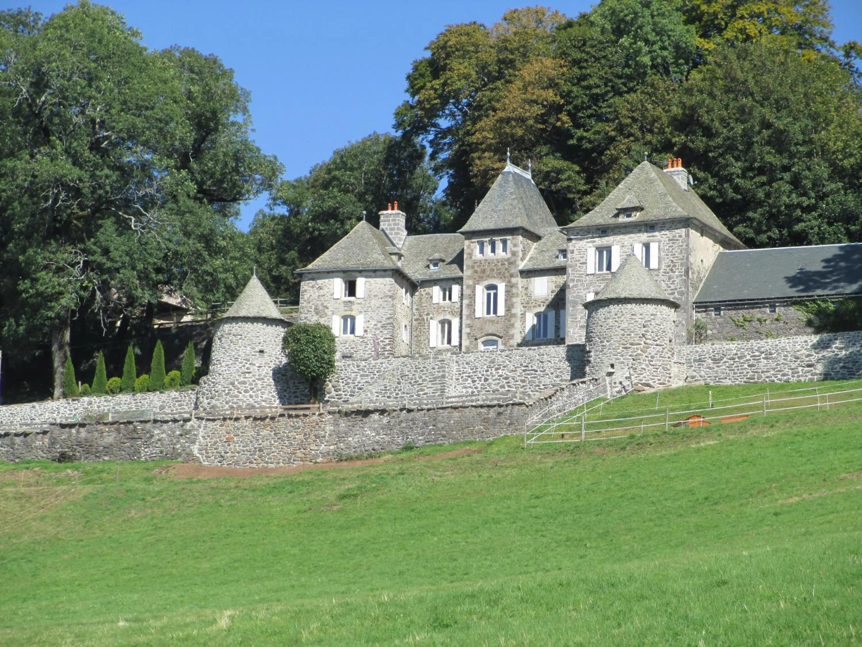 Facade/entrance in Château du Puech
